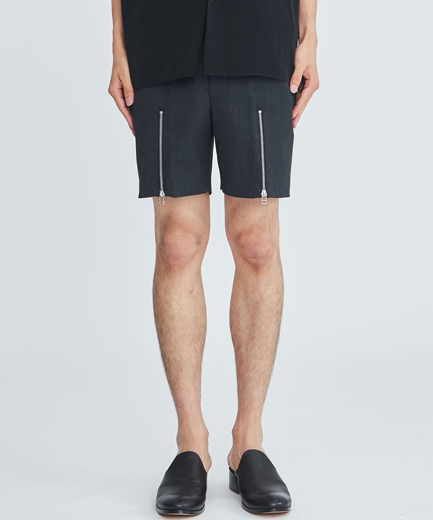 WOOL GABARDINE ZIP SHORTS