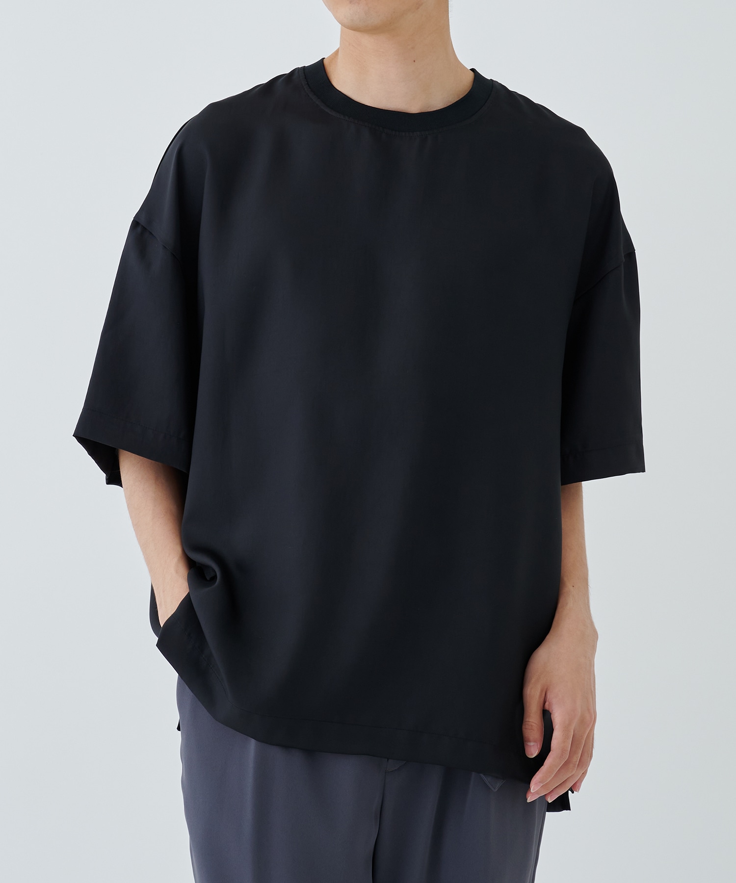 Silky Twill Simple Modern Rib Neck Pullover