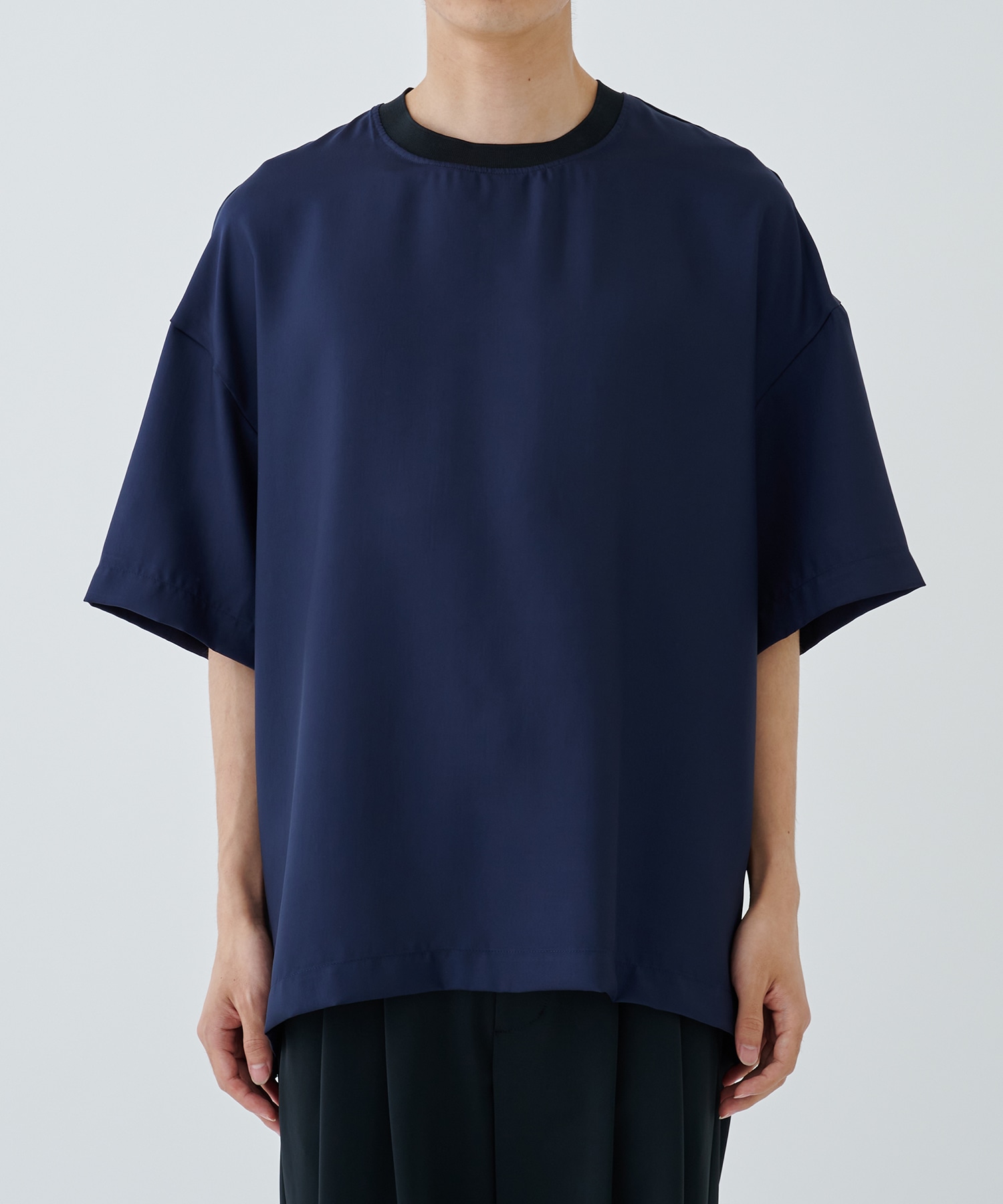 Silky Twill Simple Modern Rib Neck Pullover