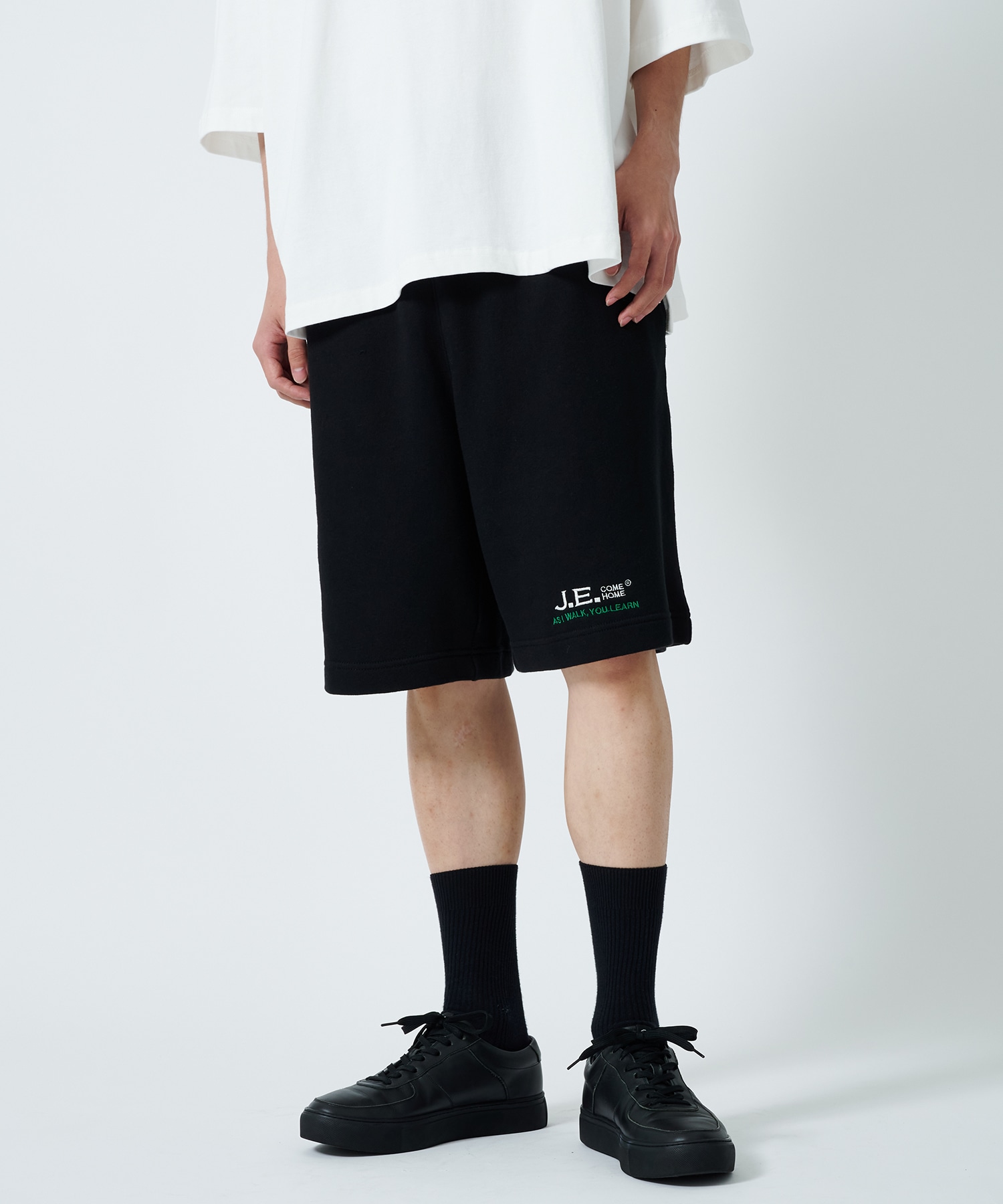 JE EMBROIDERY SWEAT SHORTS