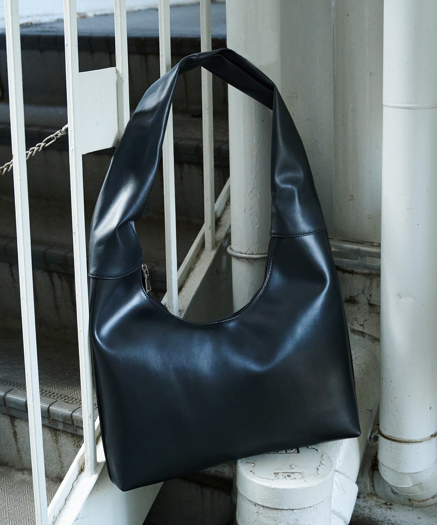 Oversize leather shoulder bag