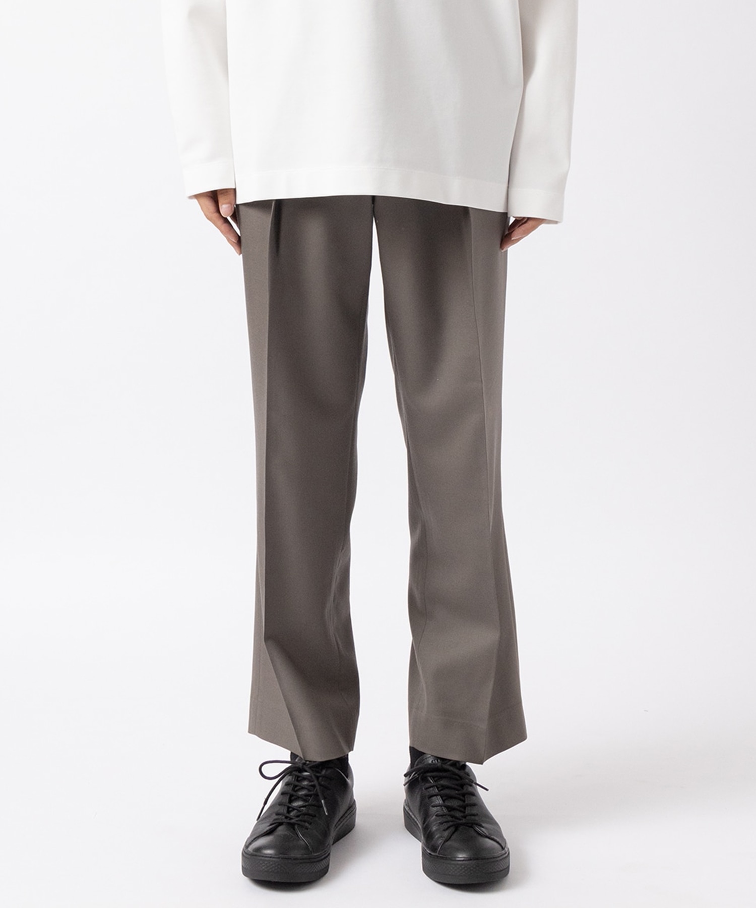 ONE TUCK TAPERED TROUSERS