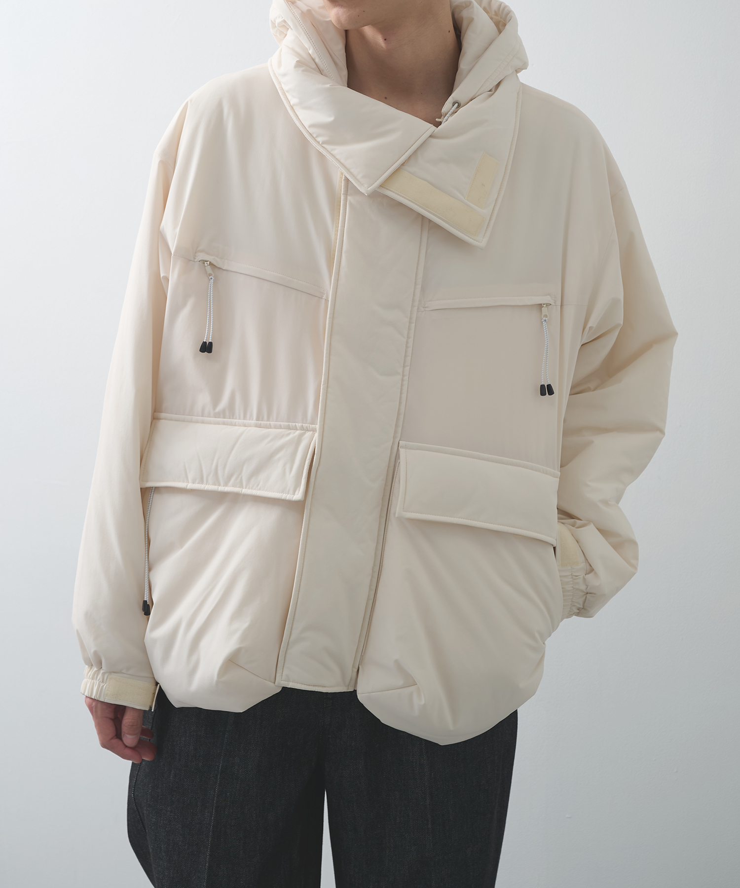LIGHTWEIGHT FILLED HOODIE BLOUSON