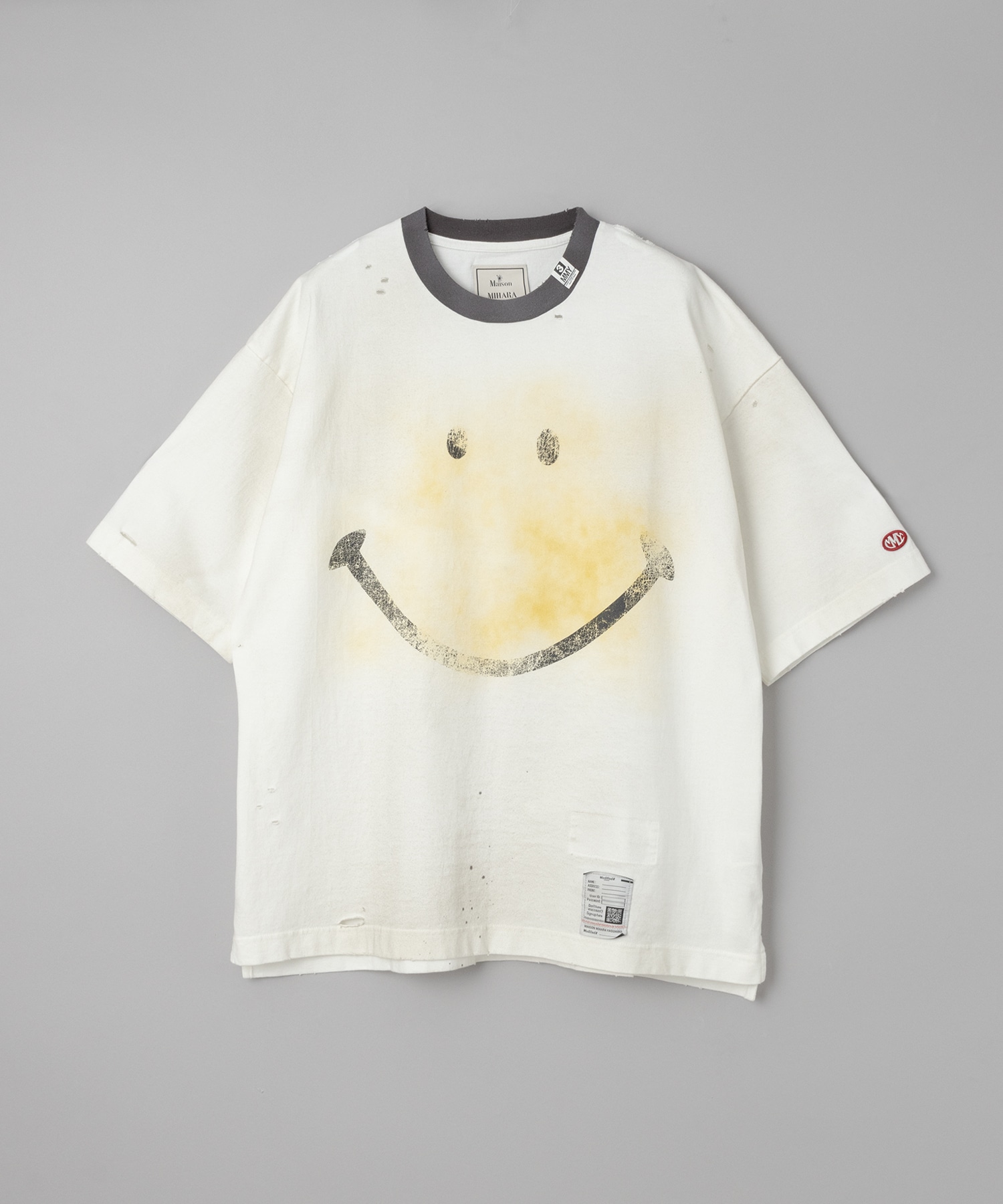 SMILY FACE PRINTEDDISTRESSED TEE