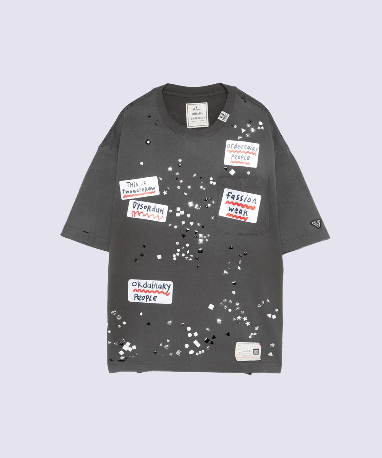 EMBELLISHED STICKER TEE