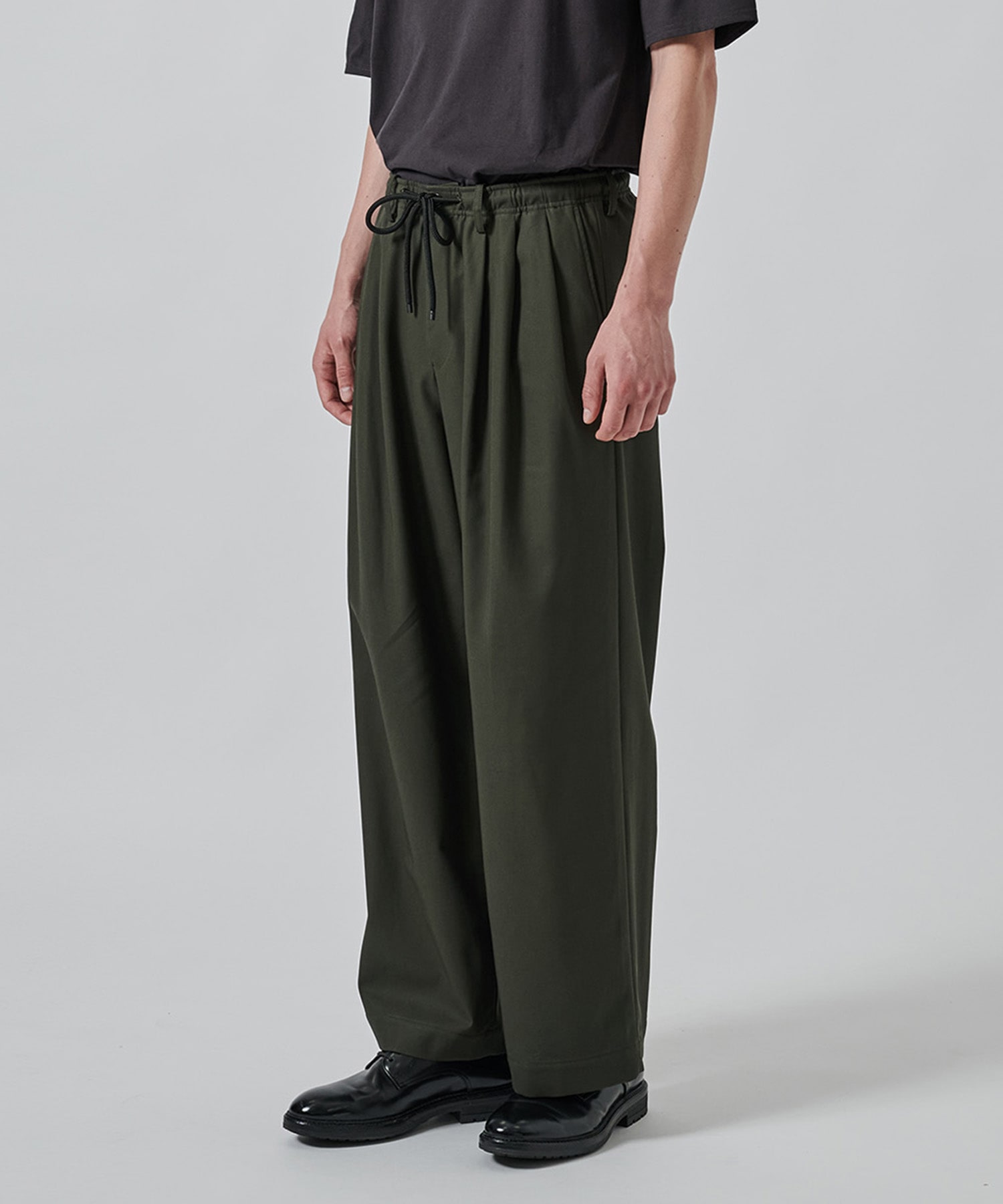 〈別注〉TRIPLE PLEATED WIDE TROUSERS