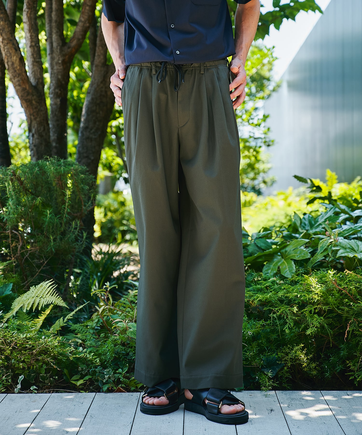 〈別注〉TRIPLE PLEATED WIDE TROUSERS