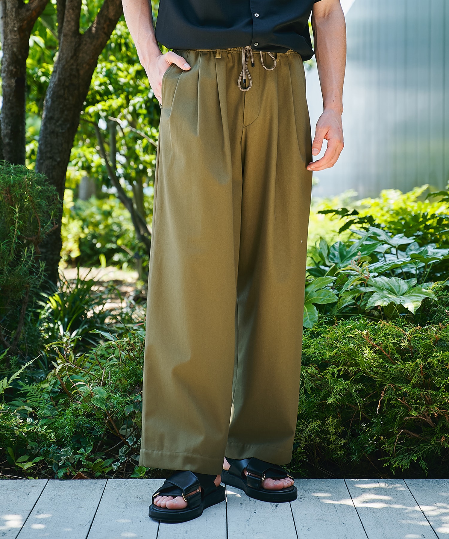 〈別注〉TRIPLE PLEATED WIDE TROUSERS