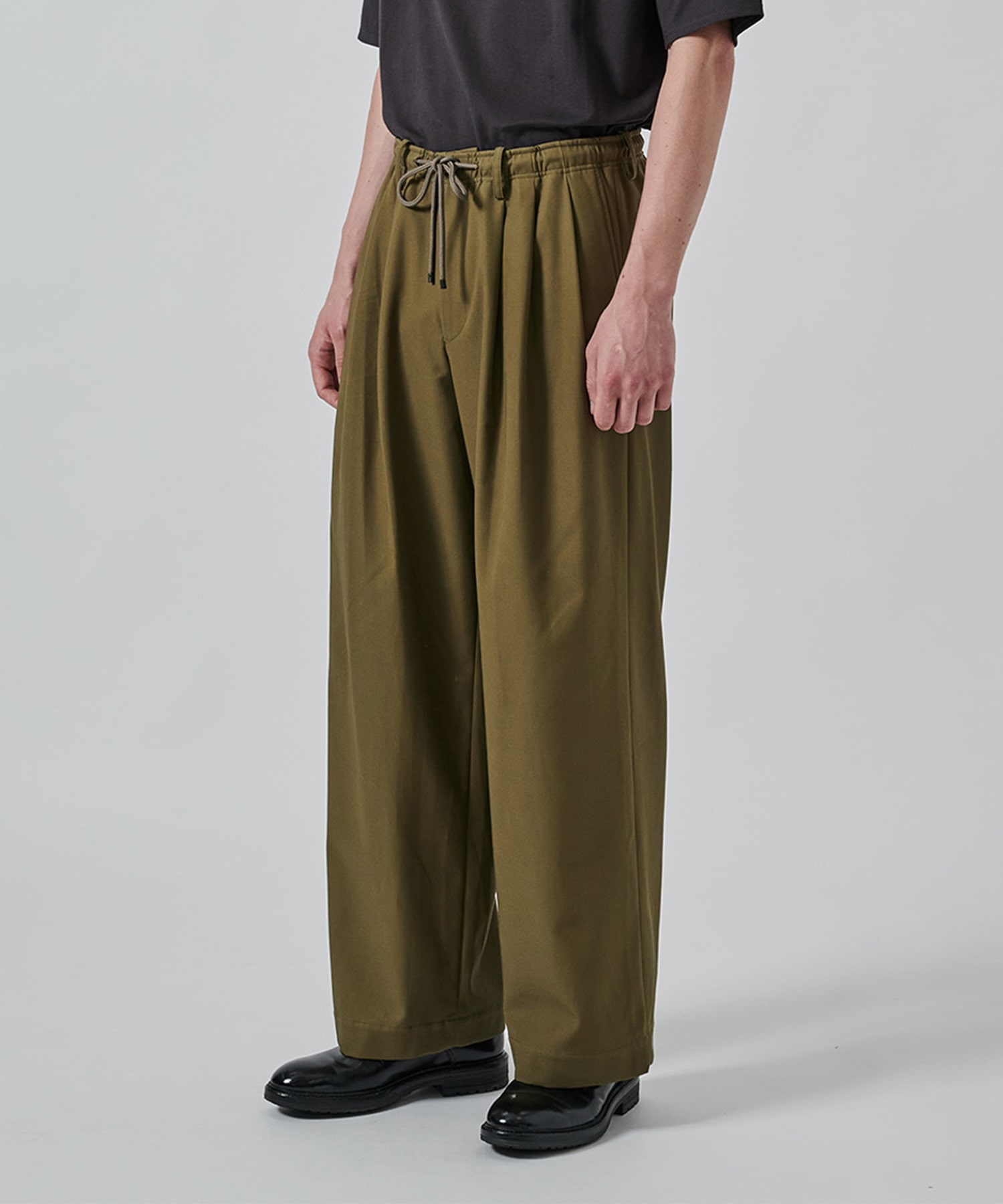 〈別注〉TRIPLE PLEATED WIDE TROUSERS