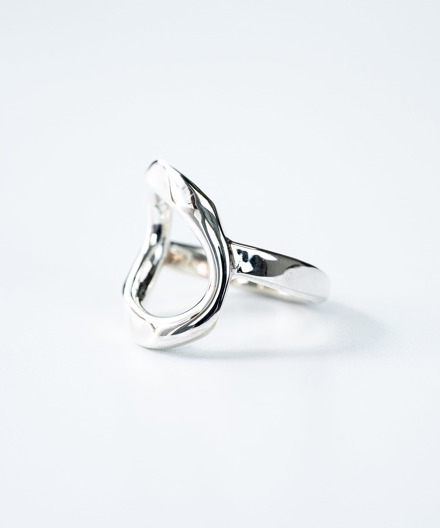 R-061 See through curve ring M