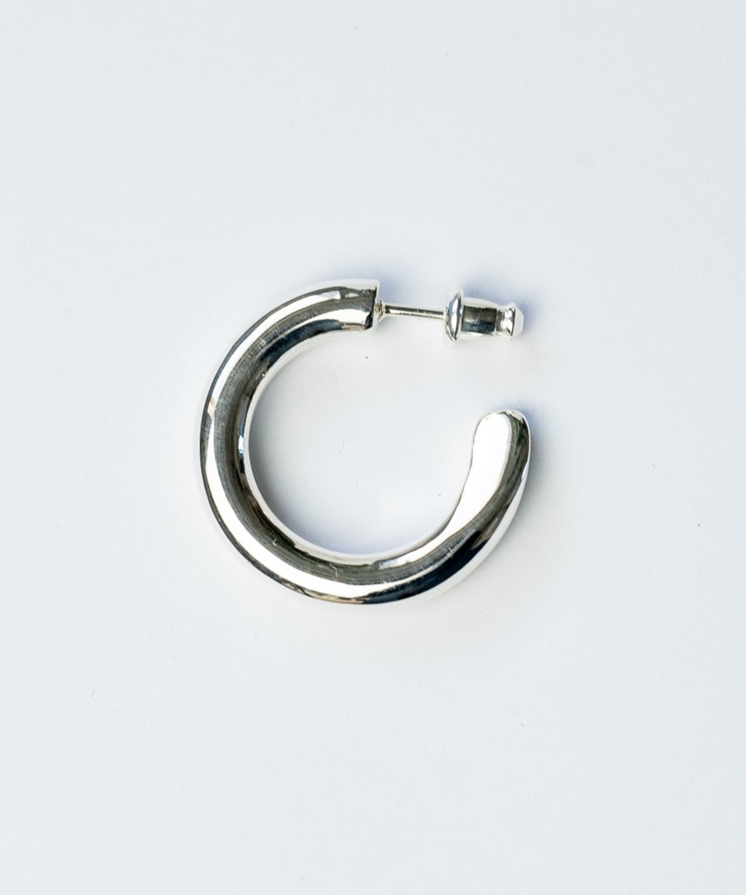 PI-005 Round earring (Large) 線径 4.5mm　(左耳用)