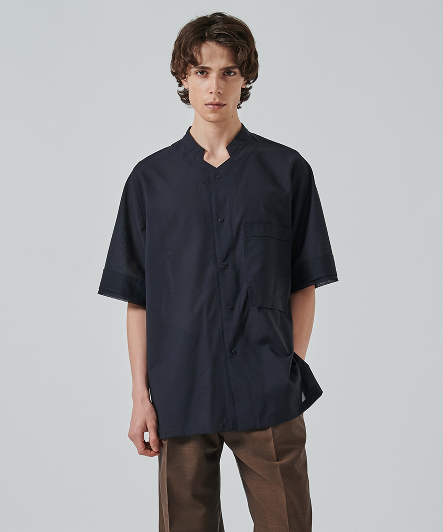 STAND COLLAR SHORT-SLEEVED SHIRT