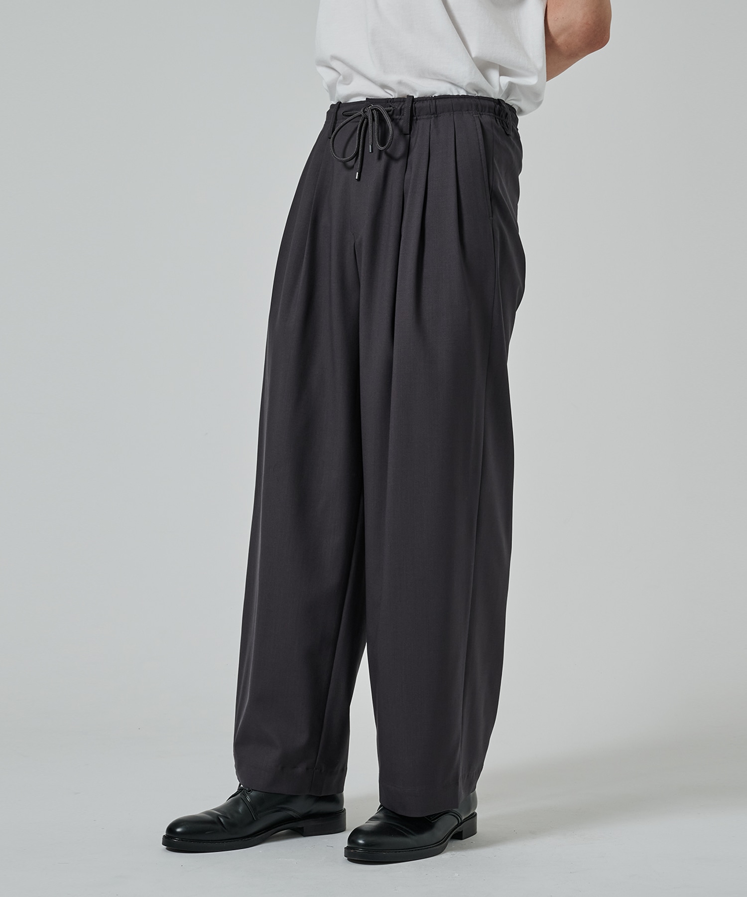 TRIPLE PLEATED EASY TROUSERS