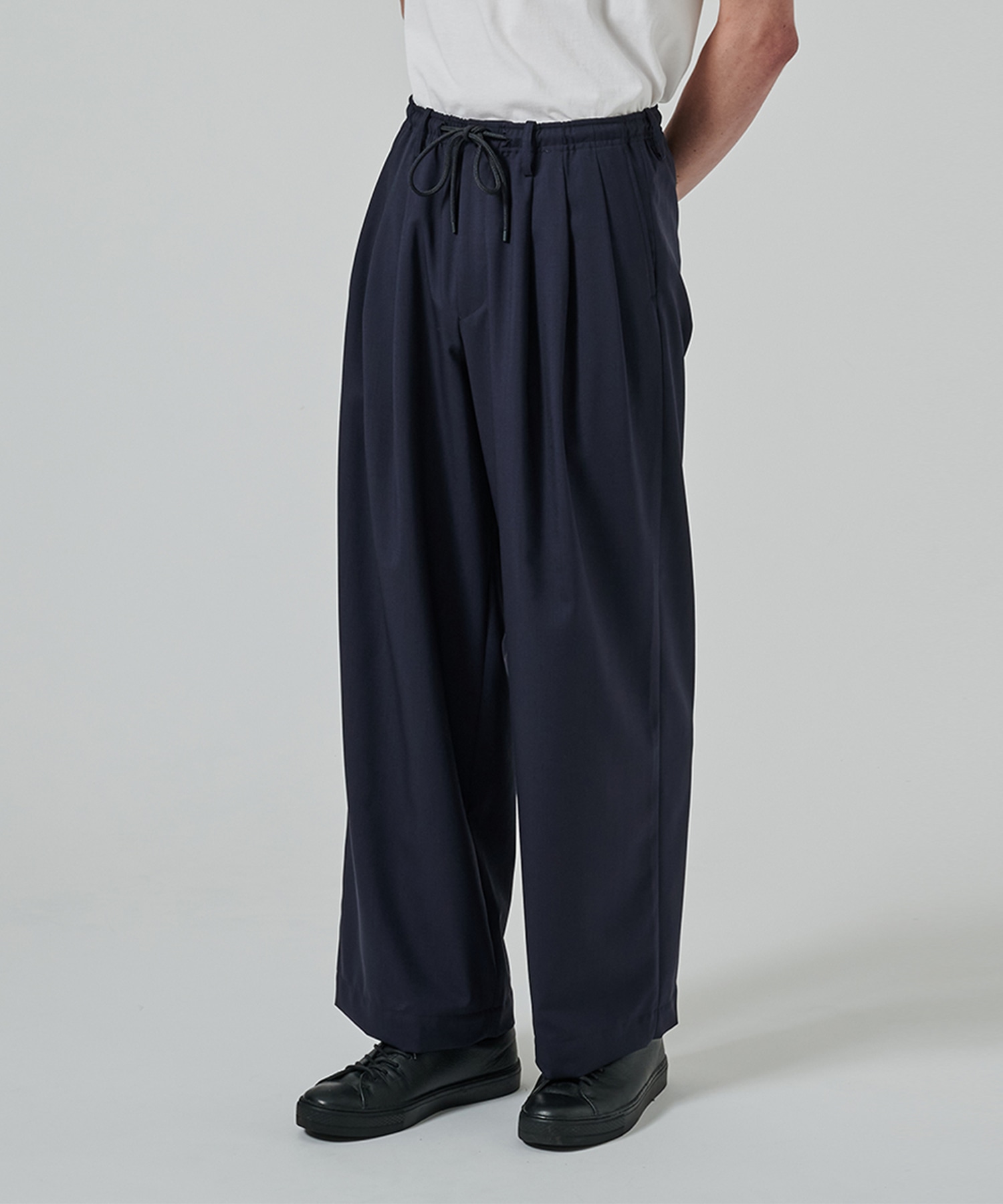 TRIPLE PLEATED EASY TROUSERS