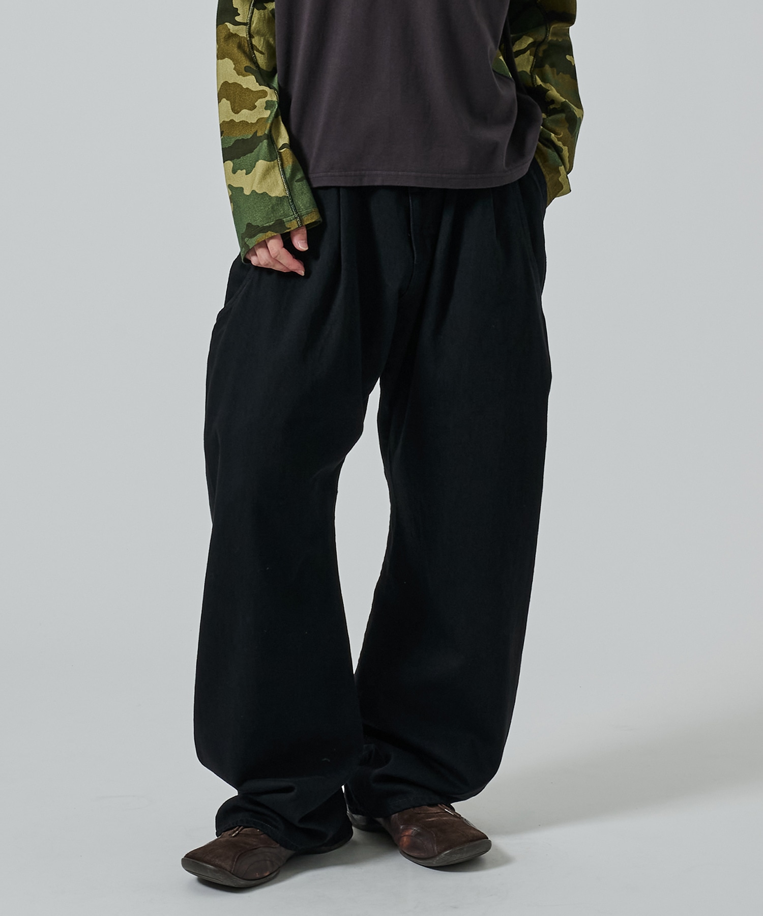 別注 CURVED LEG UTILITY TROUSERS