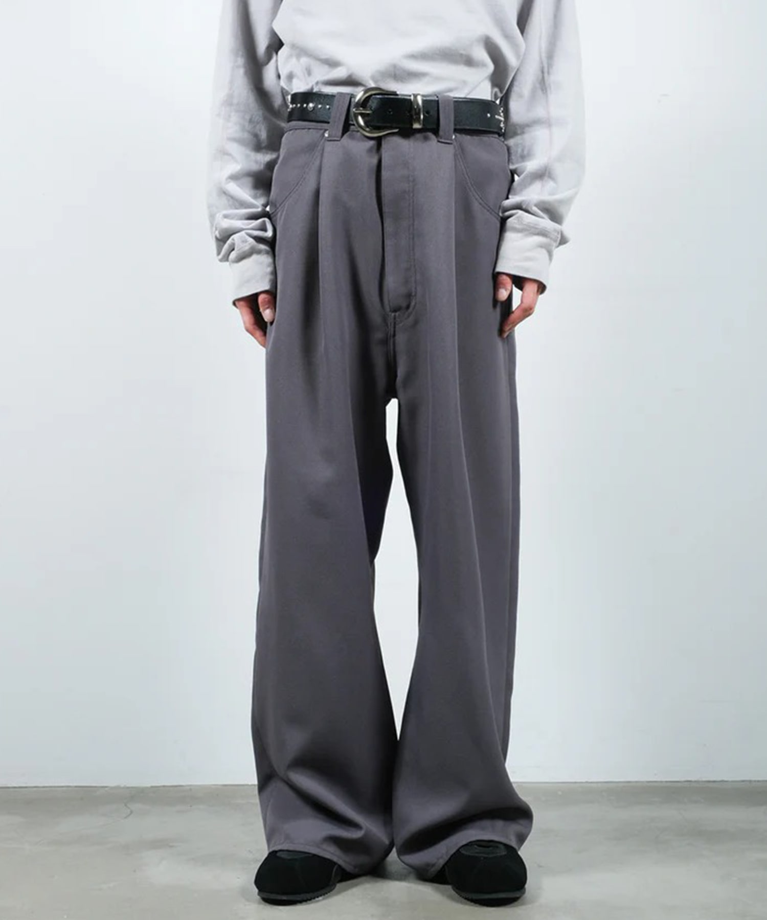 WIDE ONE TUCK STRAIGHT PANTS