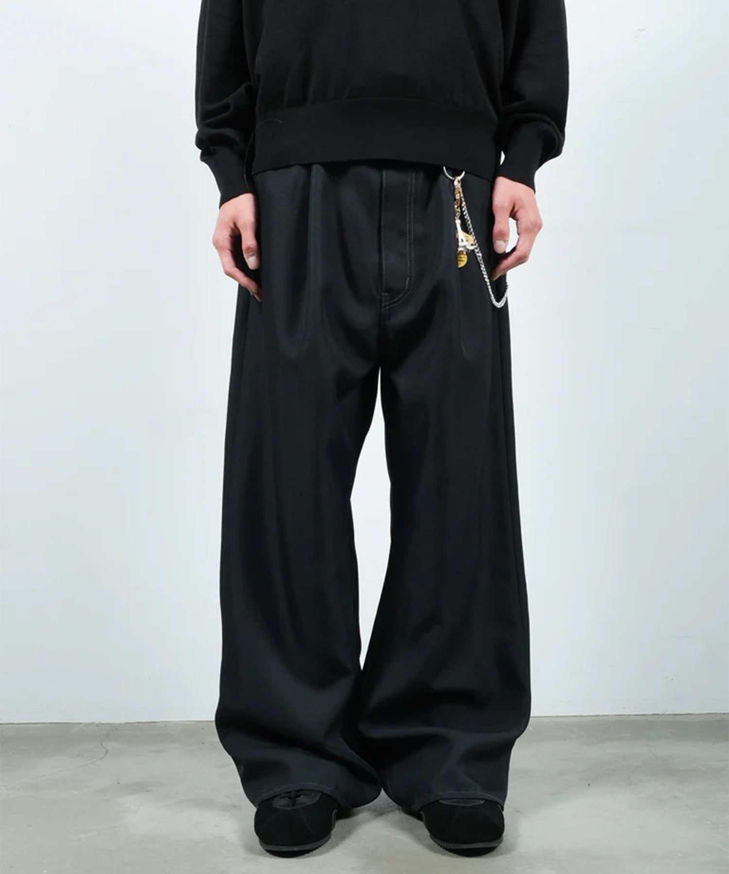 WIDE ONE TUCK STRAIGHT PANTS