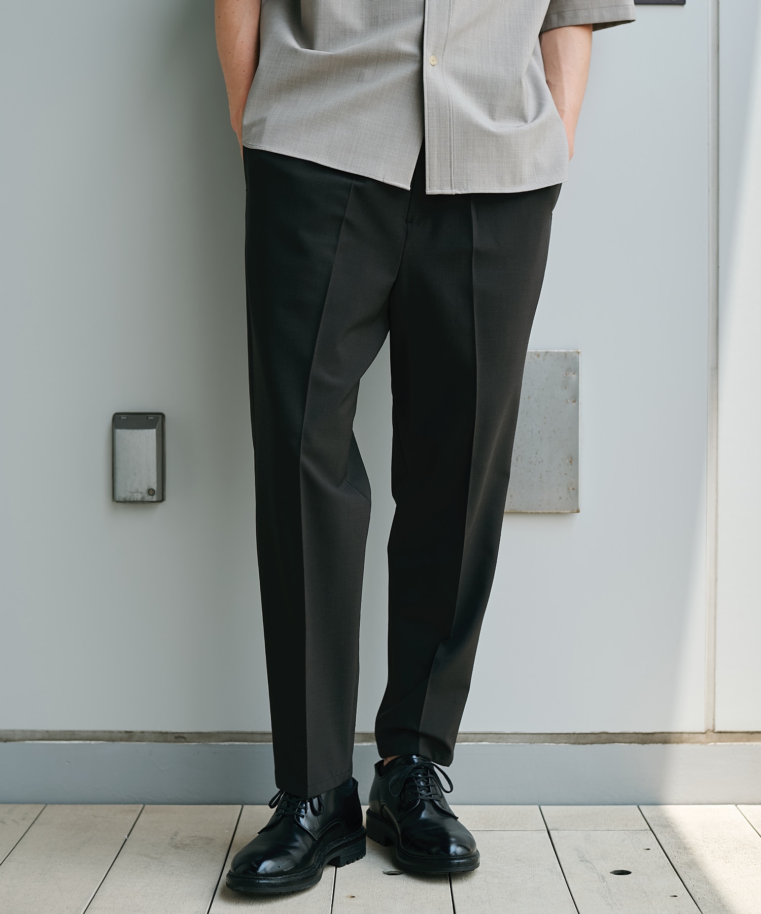 SUMMER WOOL TAPERED SLACKS