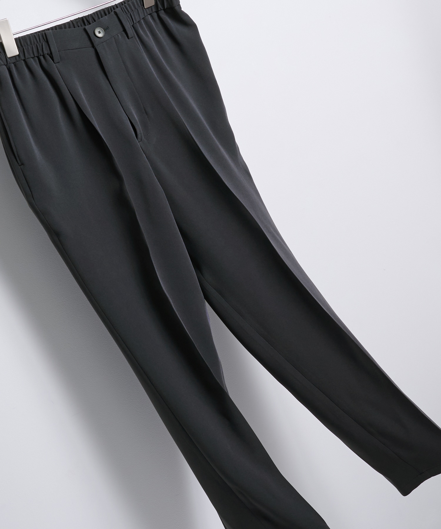 SUMMER ESSENTIAL TAPERED PANTS
