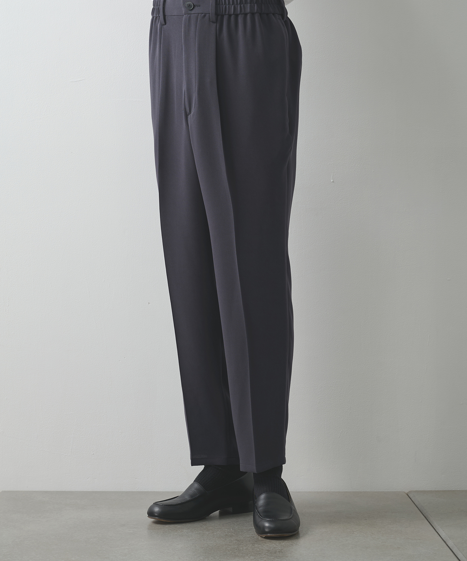 SUMMER ESSENTIAL TAPERED PANTS