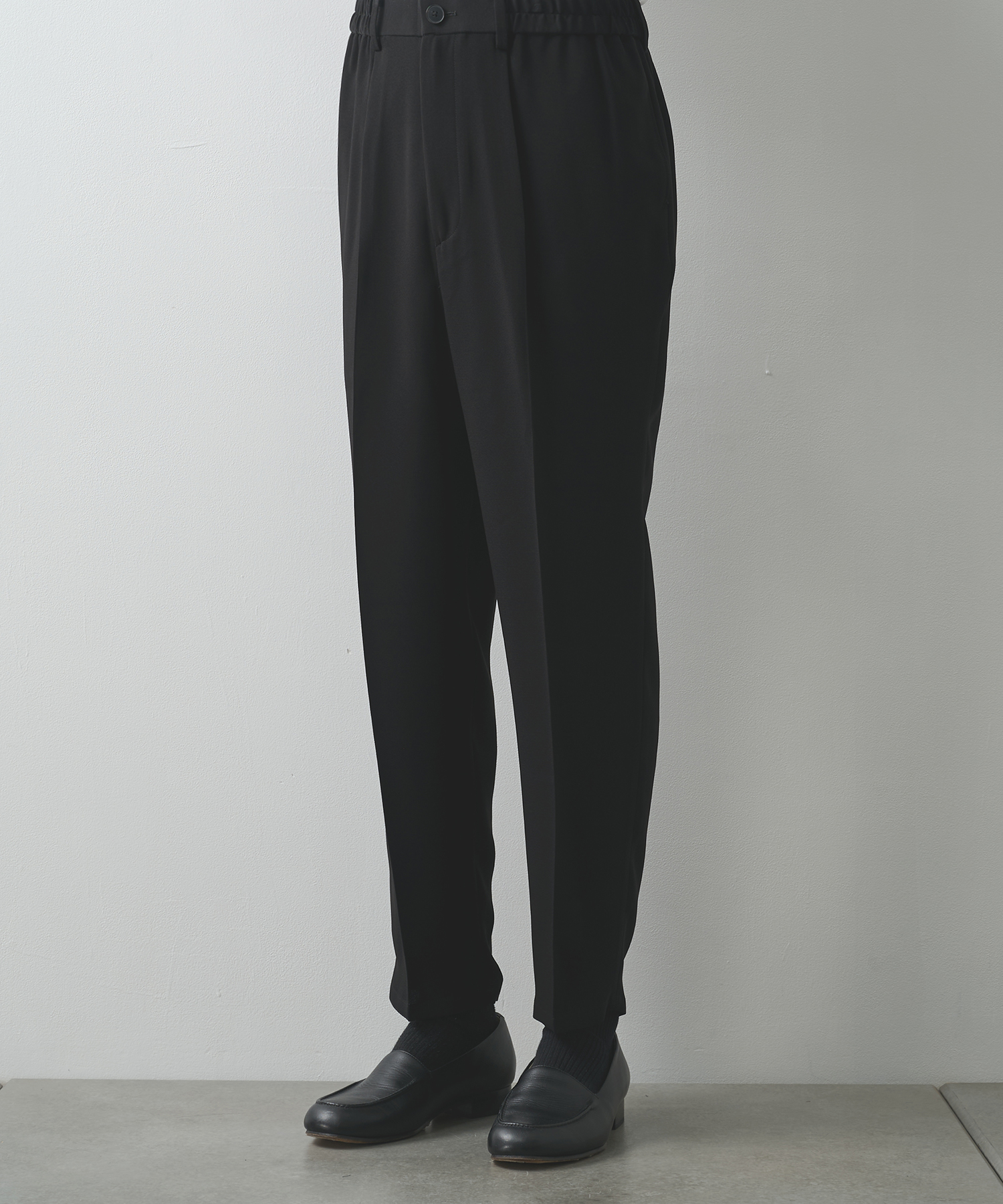 SUMMER ESSENTIAL TAPERED PANTS