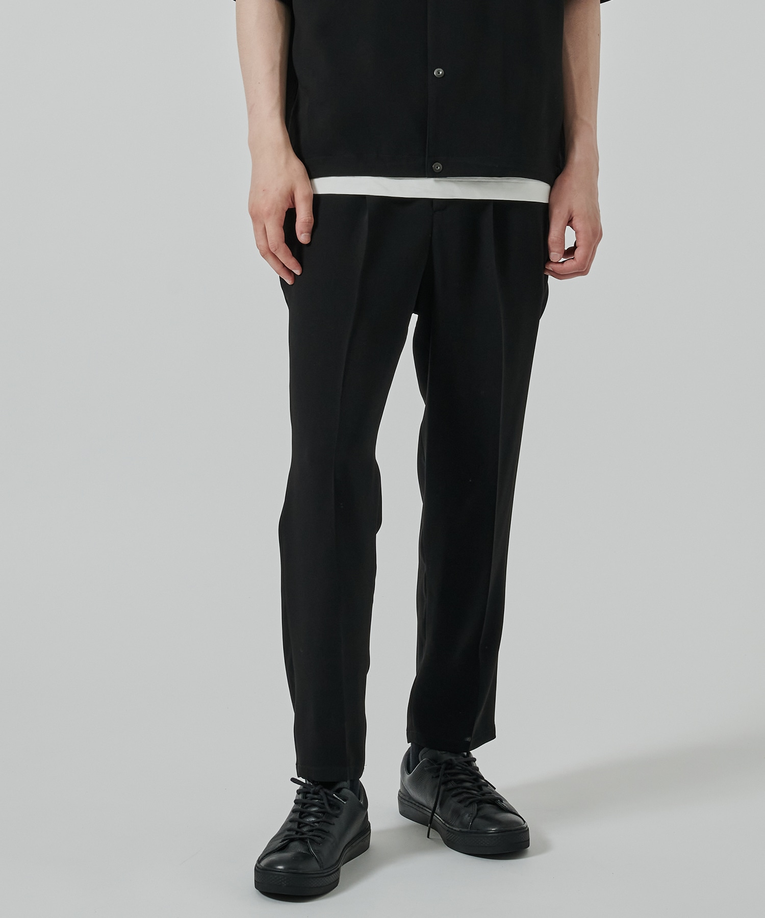 SUMMER ESSENTIAL TAPERED PANTS