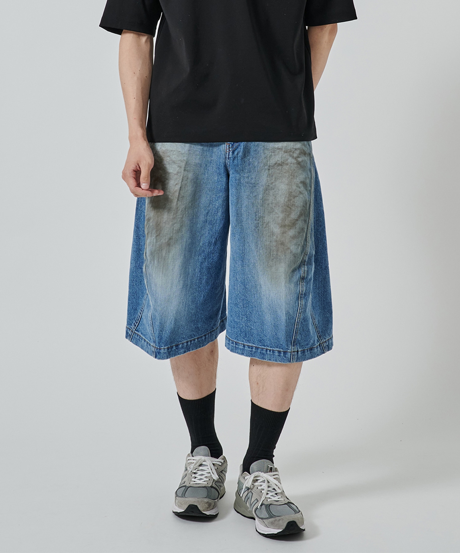 3D TWISTED SHORTS