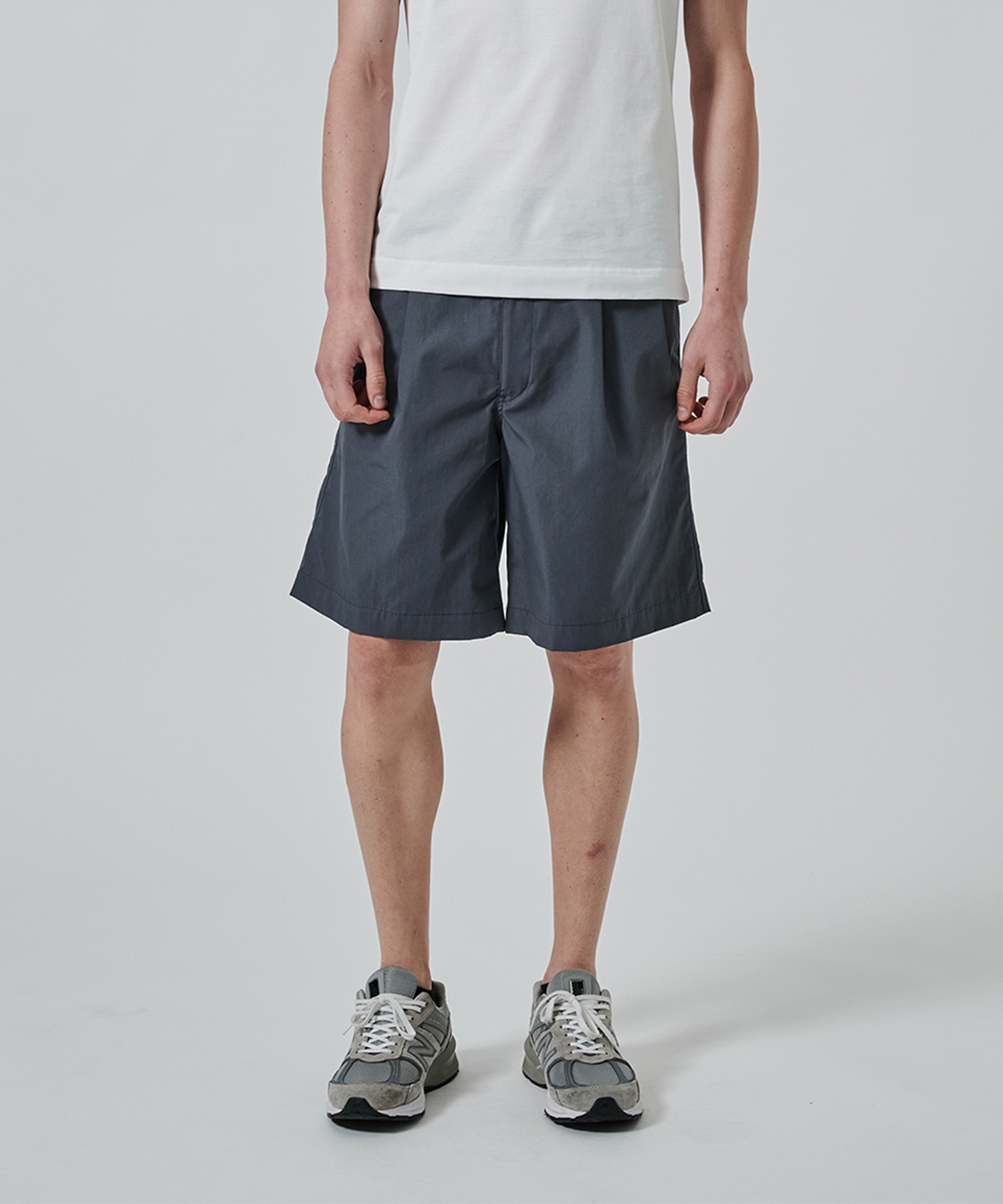 9251-CP50-005 TUCK HALF PANTS