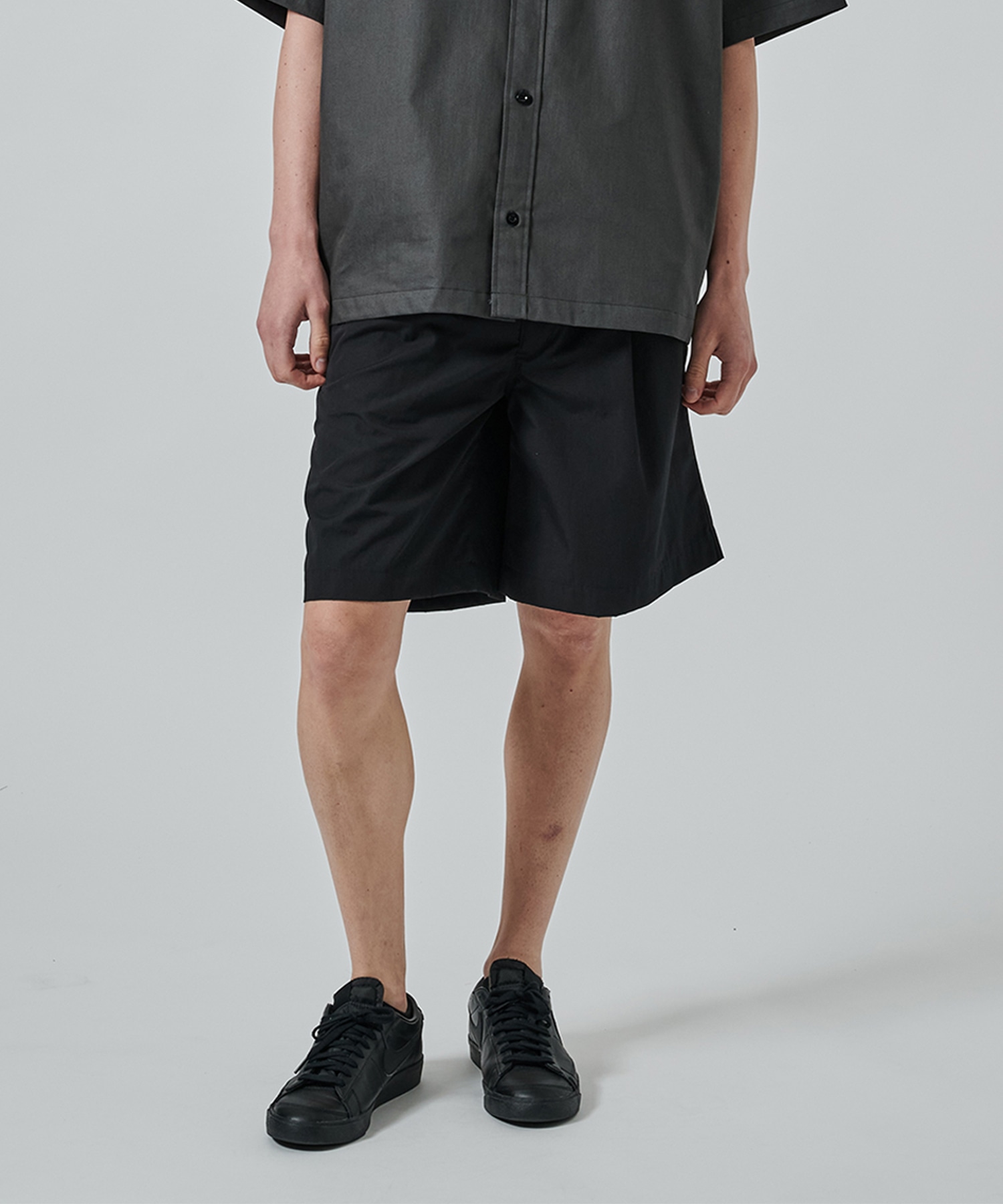9251-CP50-005 TUCK HALF PANTS
