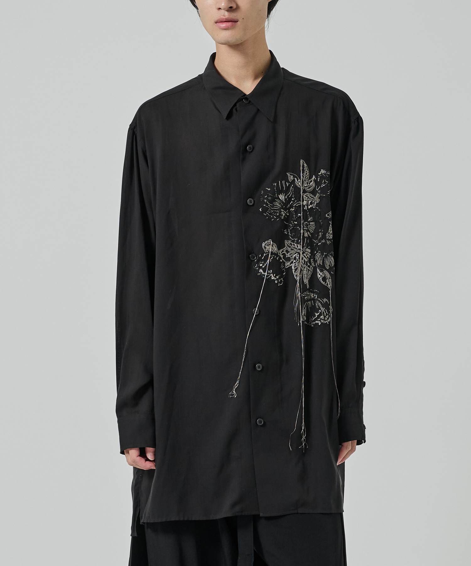 FLOWER STITCH SIDE GATHER SHIRT