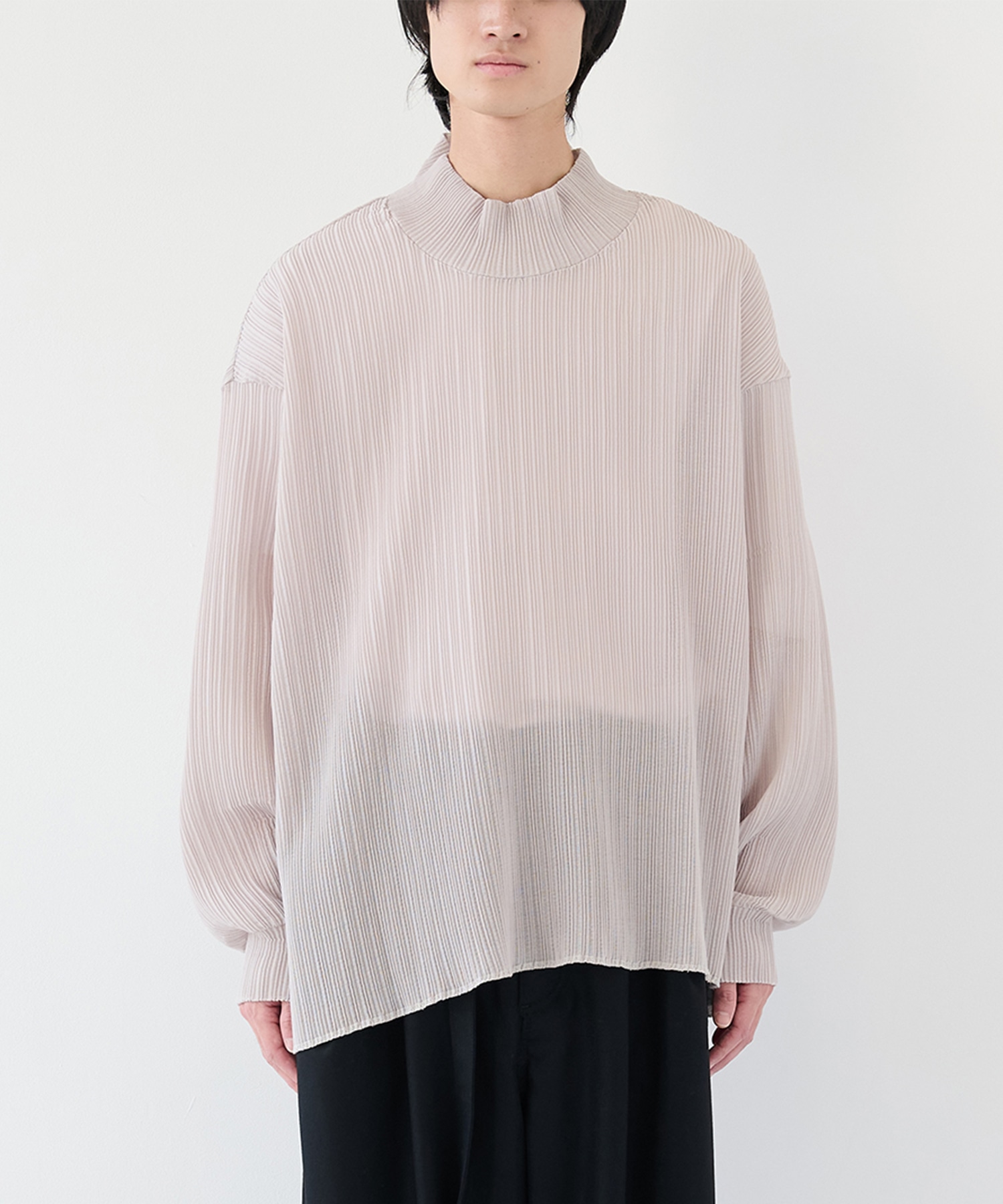 ハイネックプルオーバー