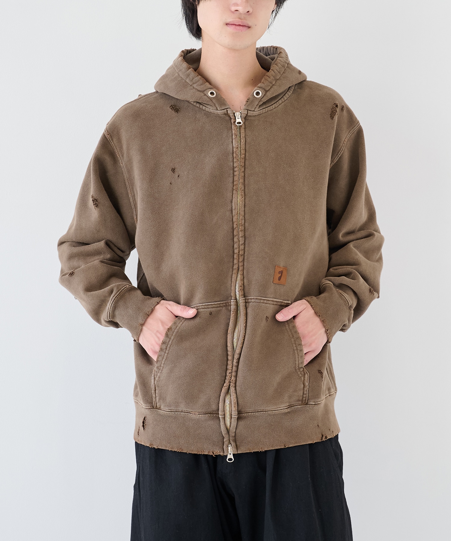 DAMAGE PATCH ZIP HOODIE