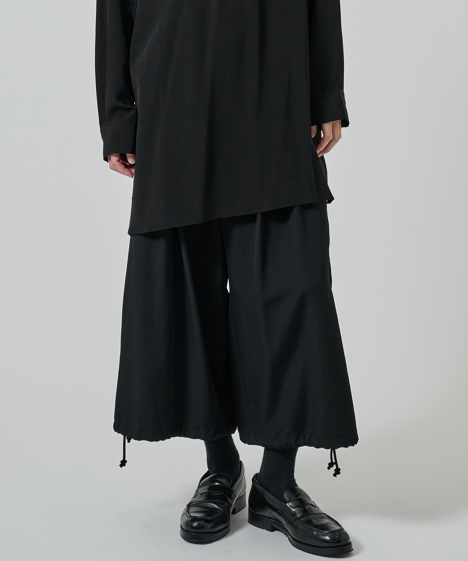 WOOL GABARDINE BALLOON PANTS