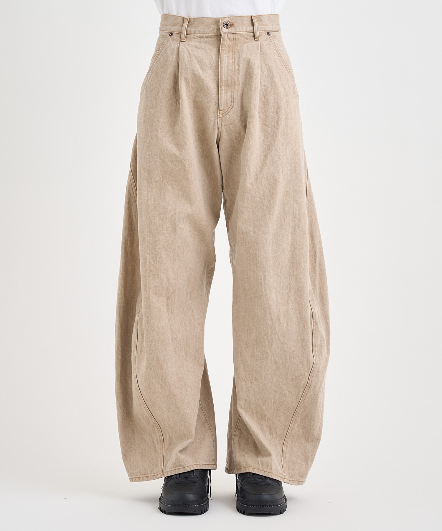 3D cutting denim pants