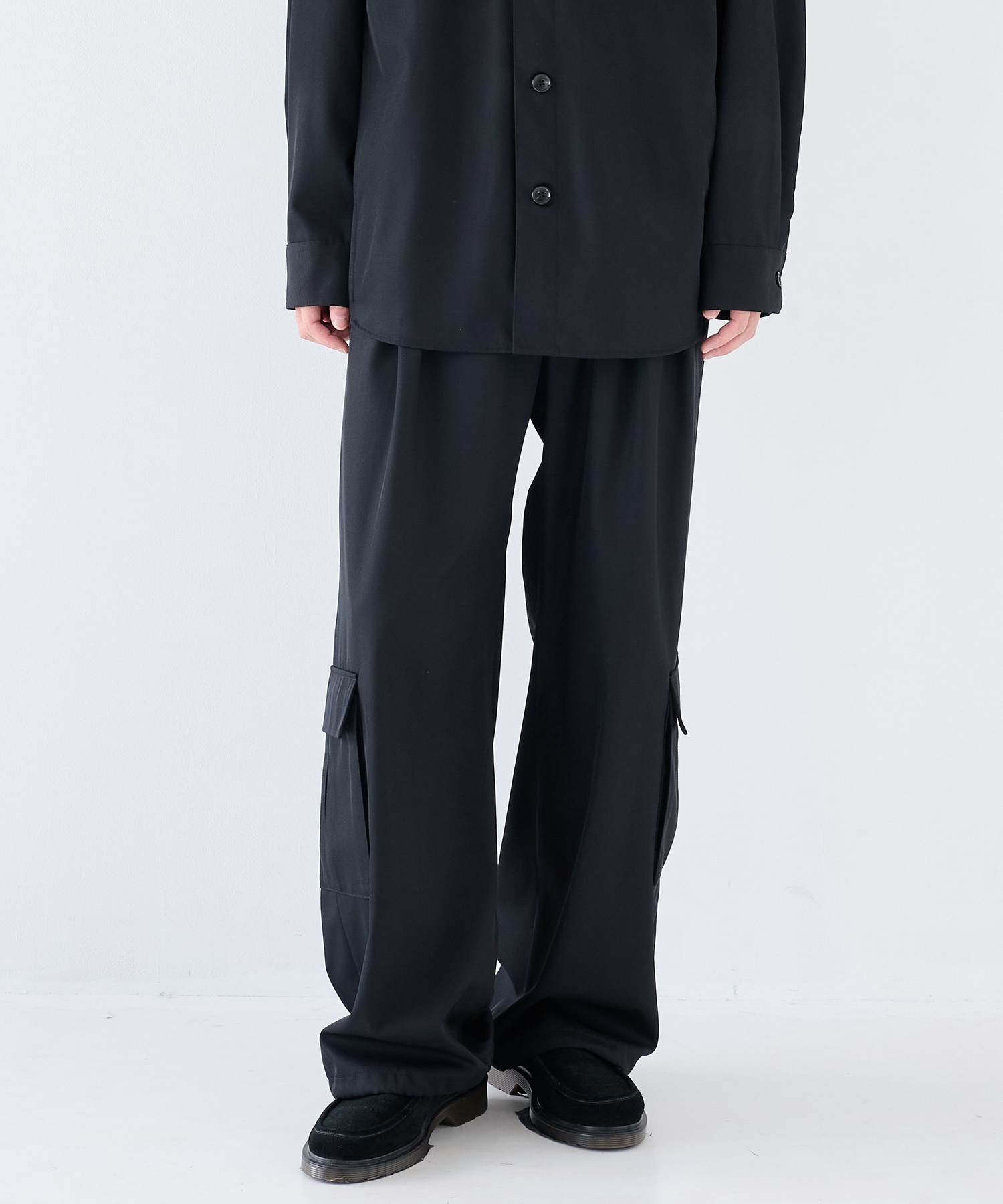 TWO TUCKS WIDE CARGO PANTS