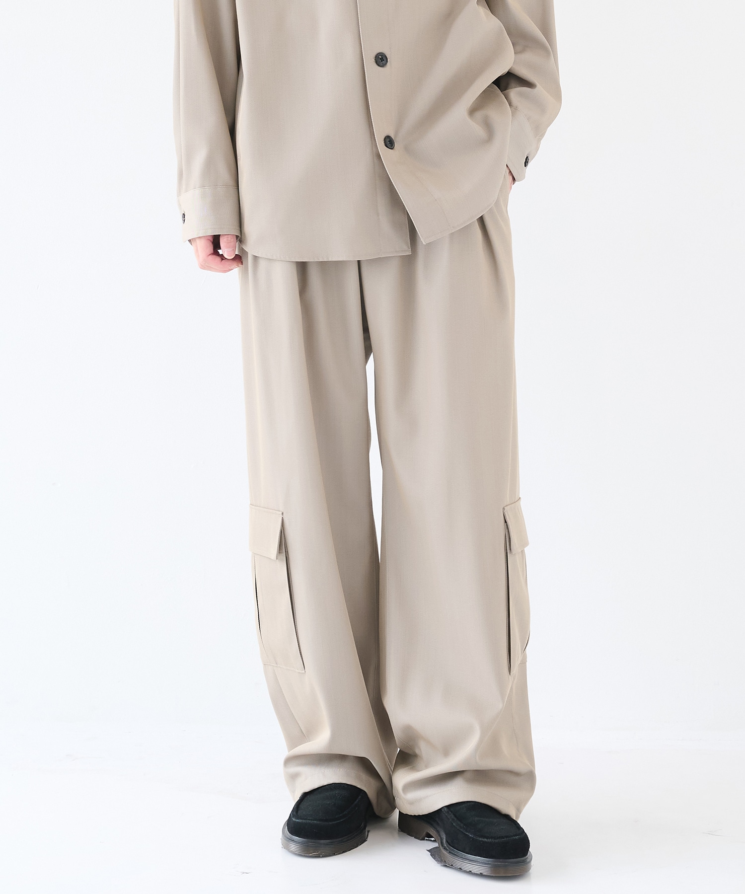 TWO TUCKS WIDE CARGO PANTS