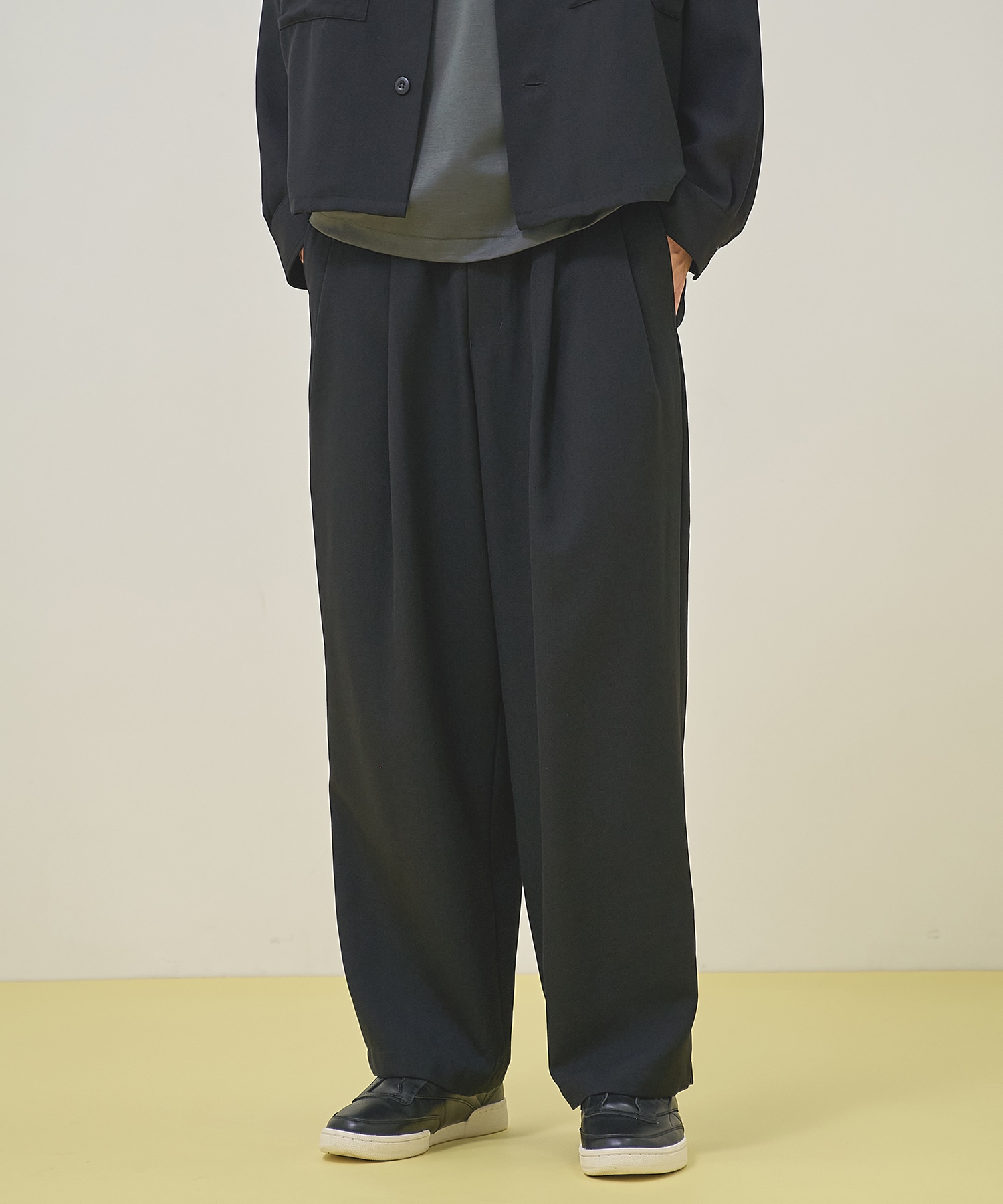 〈別注〉 TWO TUCK STRAIGHT EASY PANTS