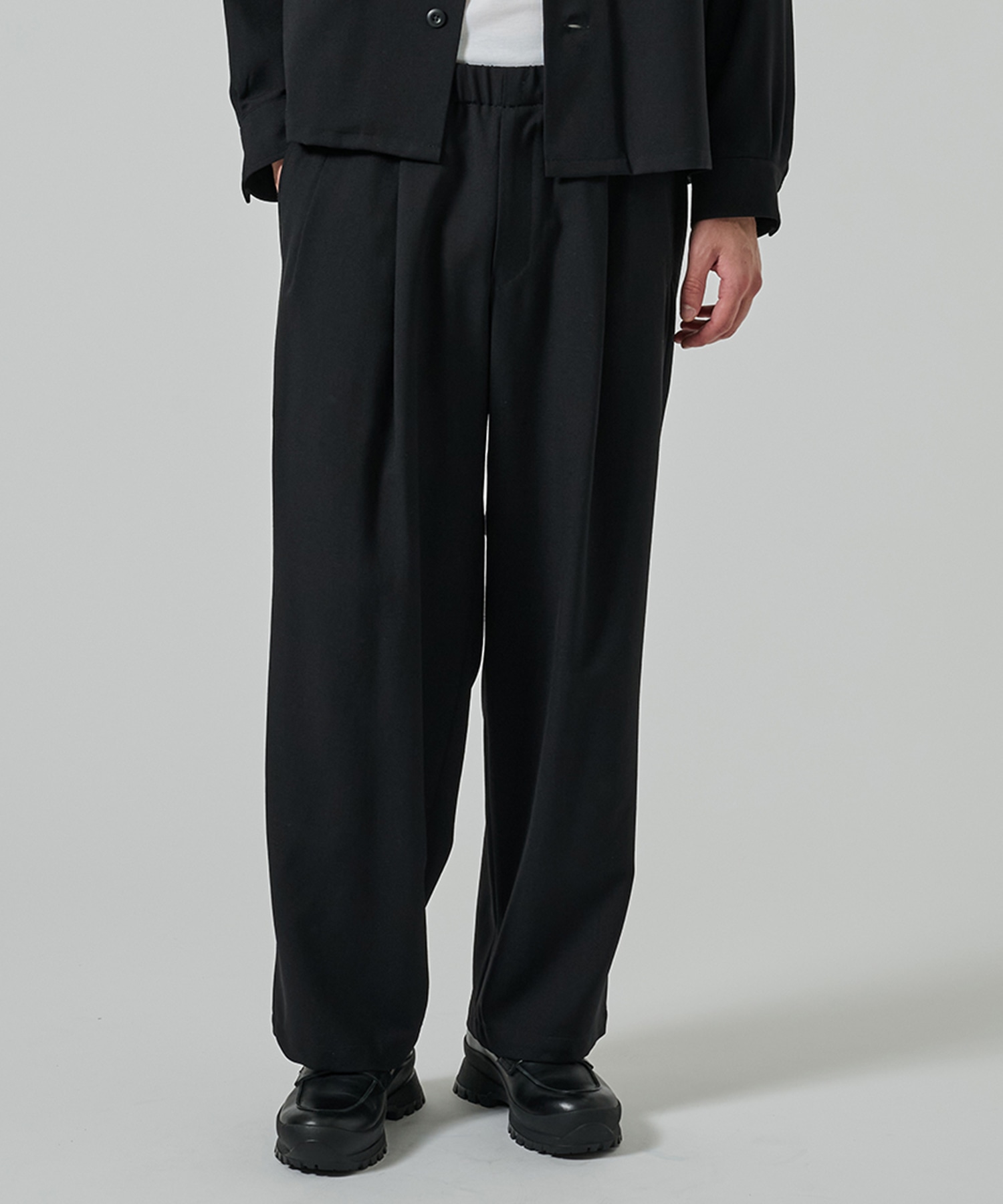 〈別注〉 TWO TUCK STRAIGHT EASY PANTS
