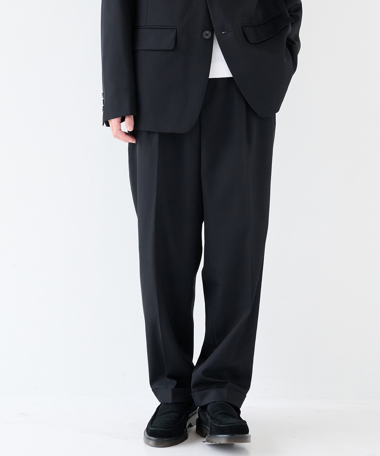 TWO TUCKS TAPERED TROUSERS