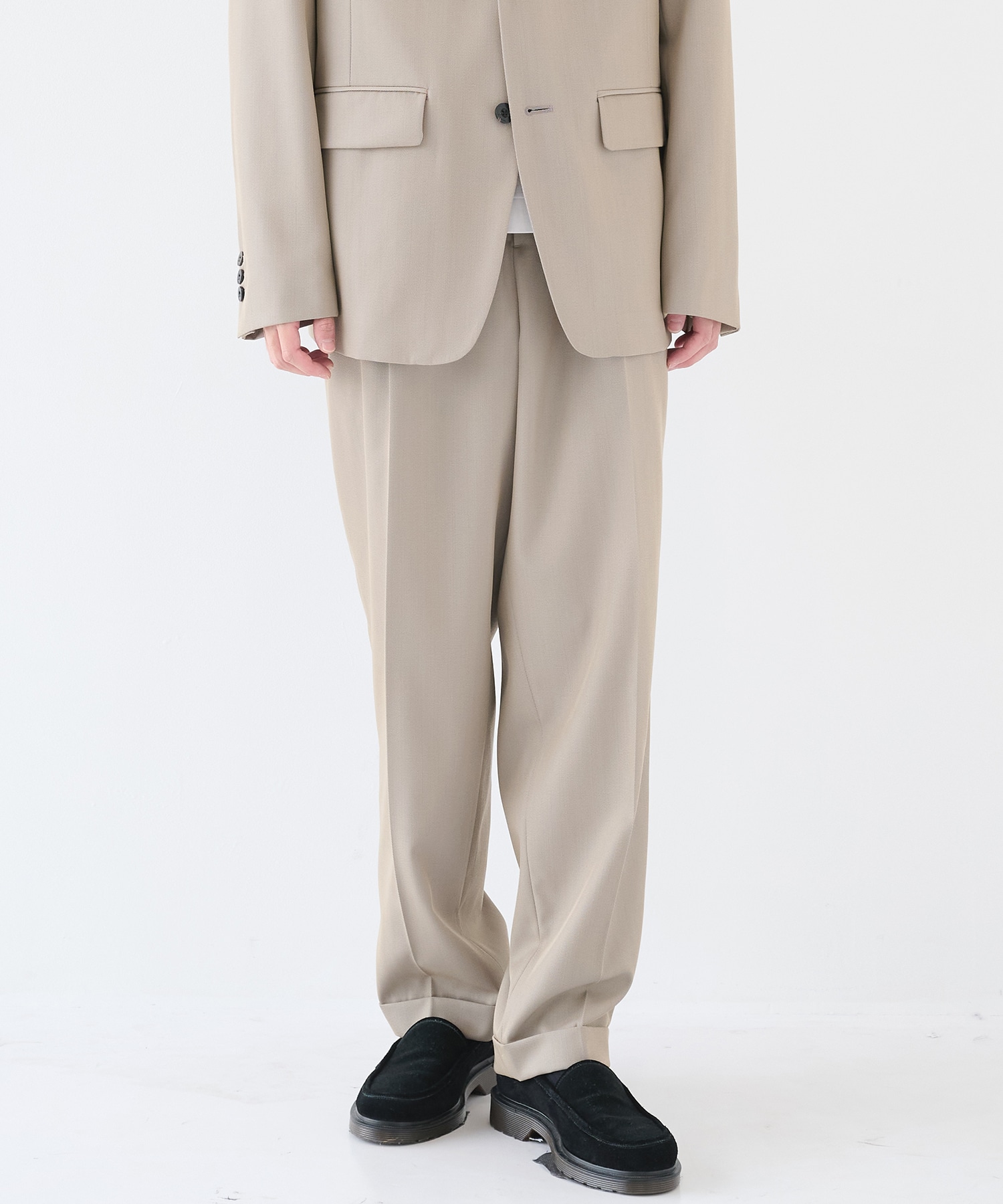TWO TUCKS TAPERED TROUSERS