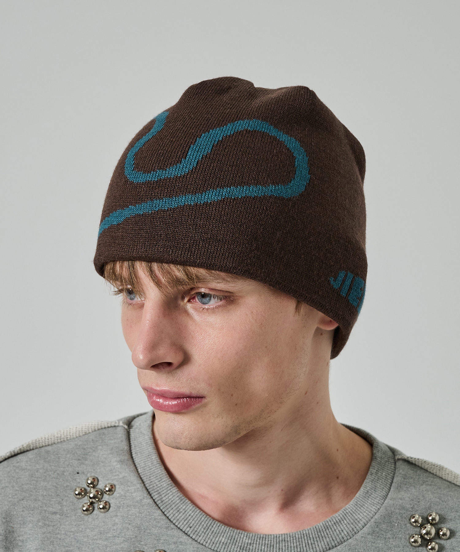 J LOGO KNIT CAP