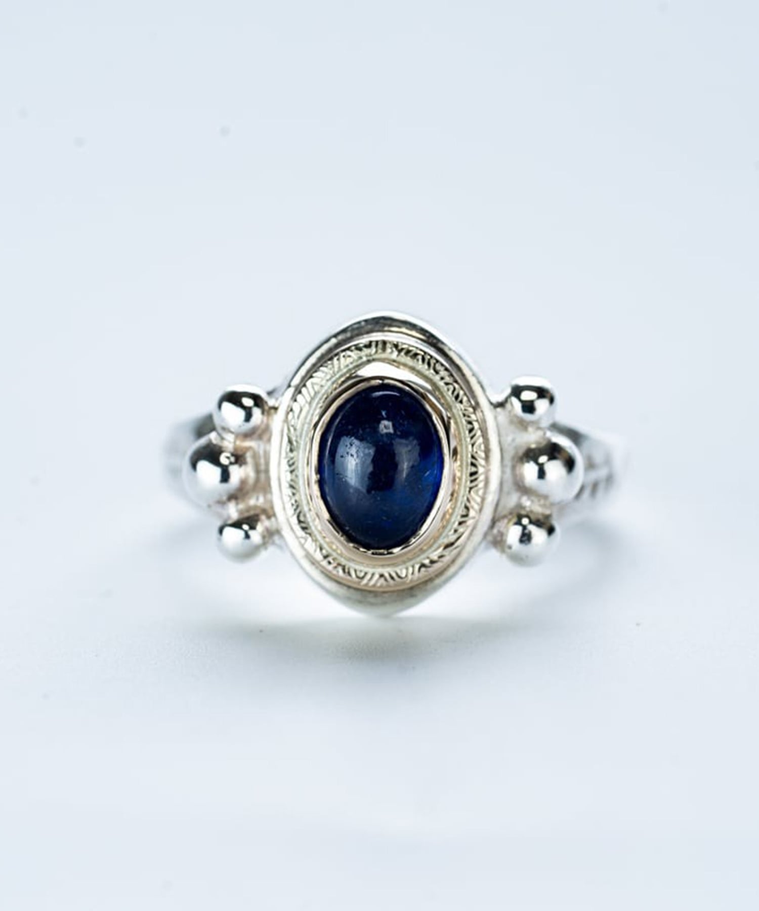 R-096 K10 Circle Native Oval Signet Ring (Sapphire)