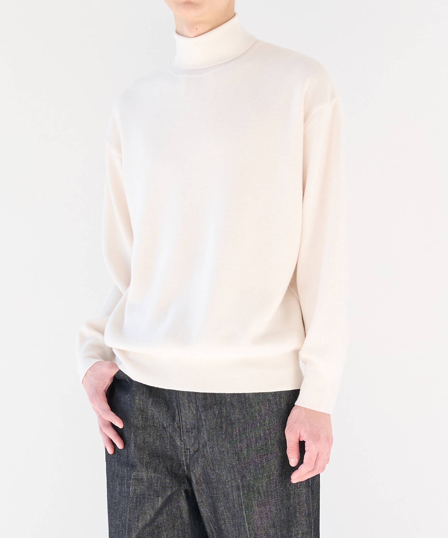 CASHMERE WOOL TURTLENECK KNIT