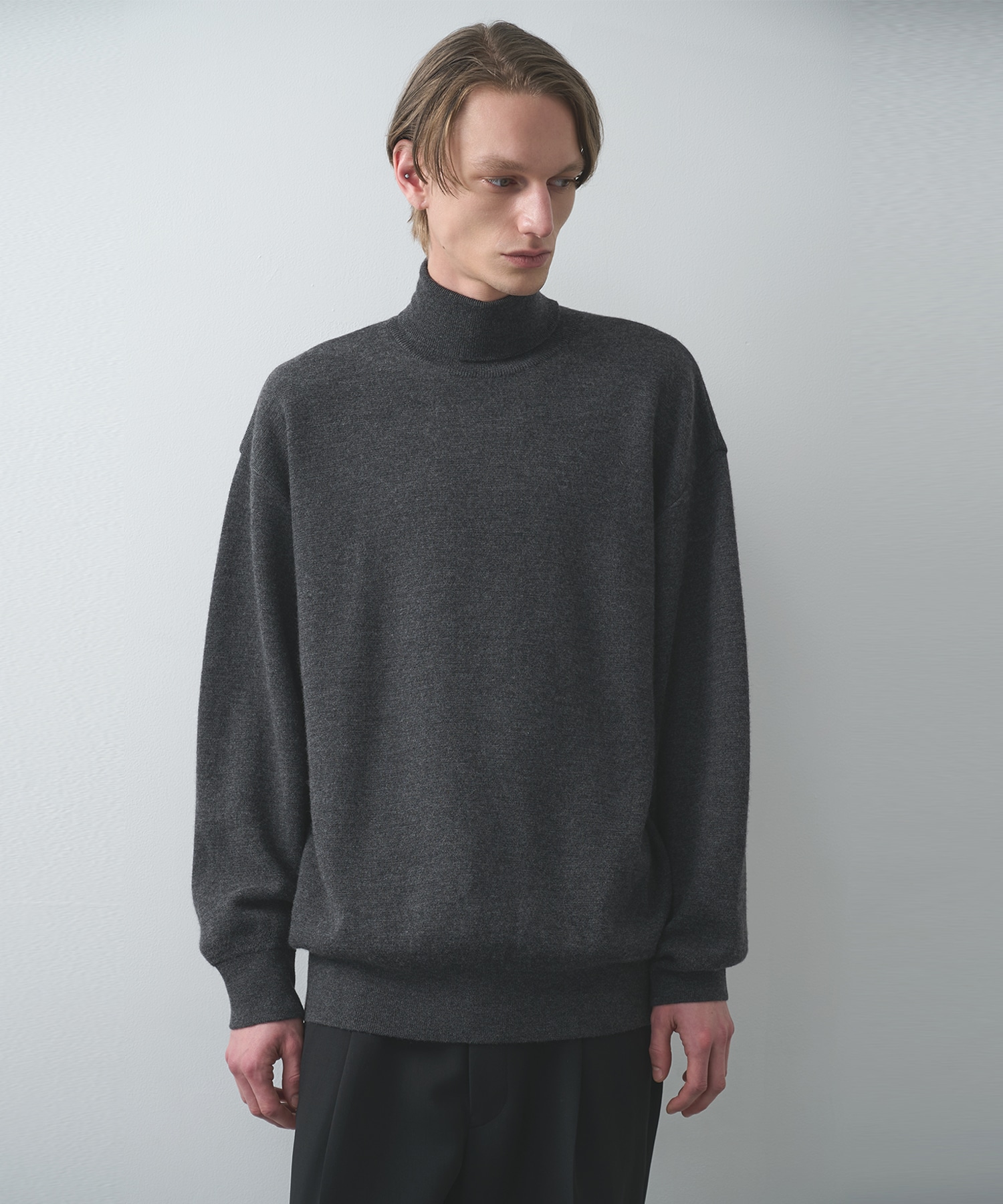 CASHMERE WOOL TURTLENECK KNIT