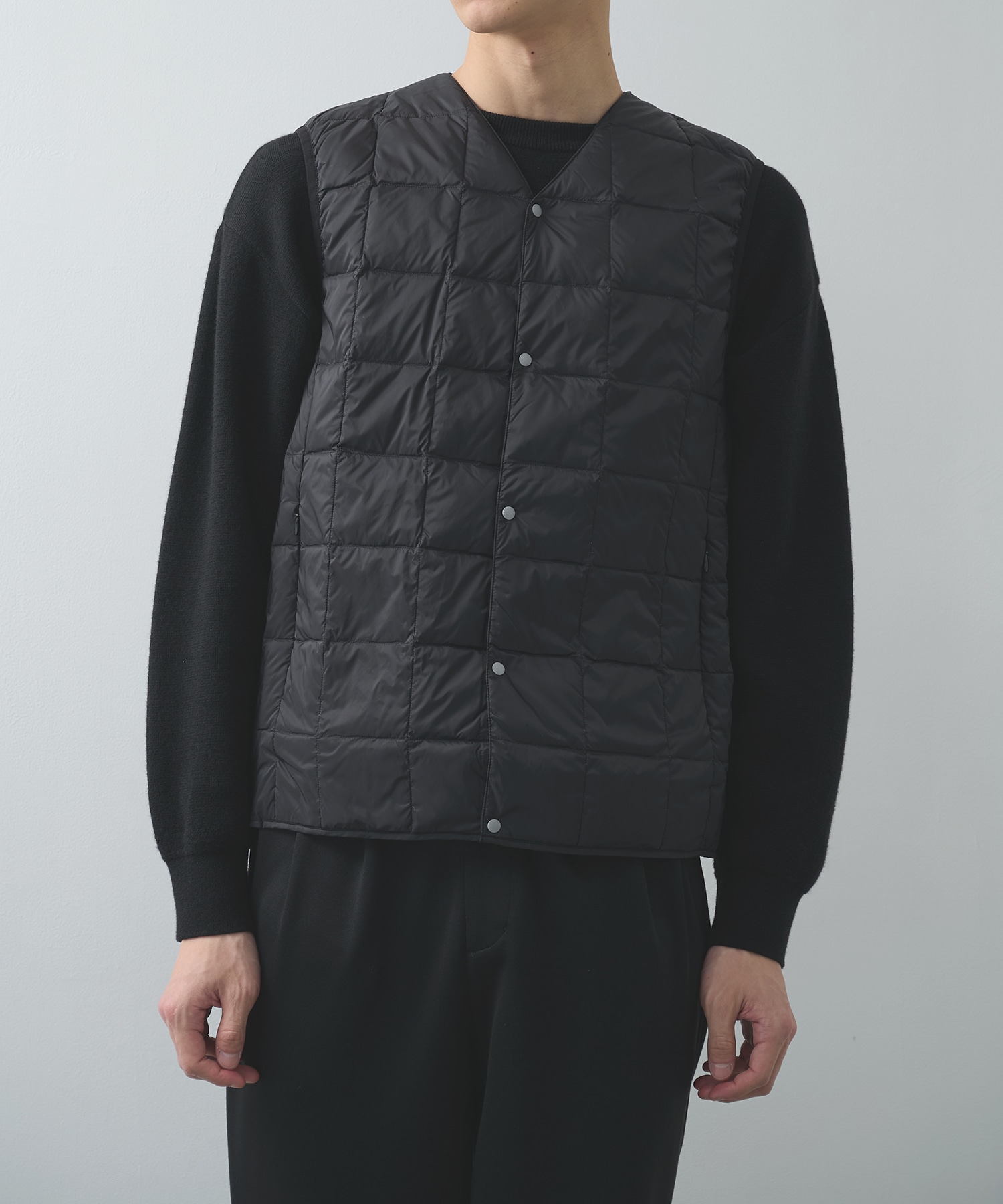 V NECK BUTTON DOWN VEST