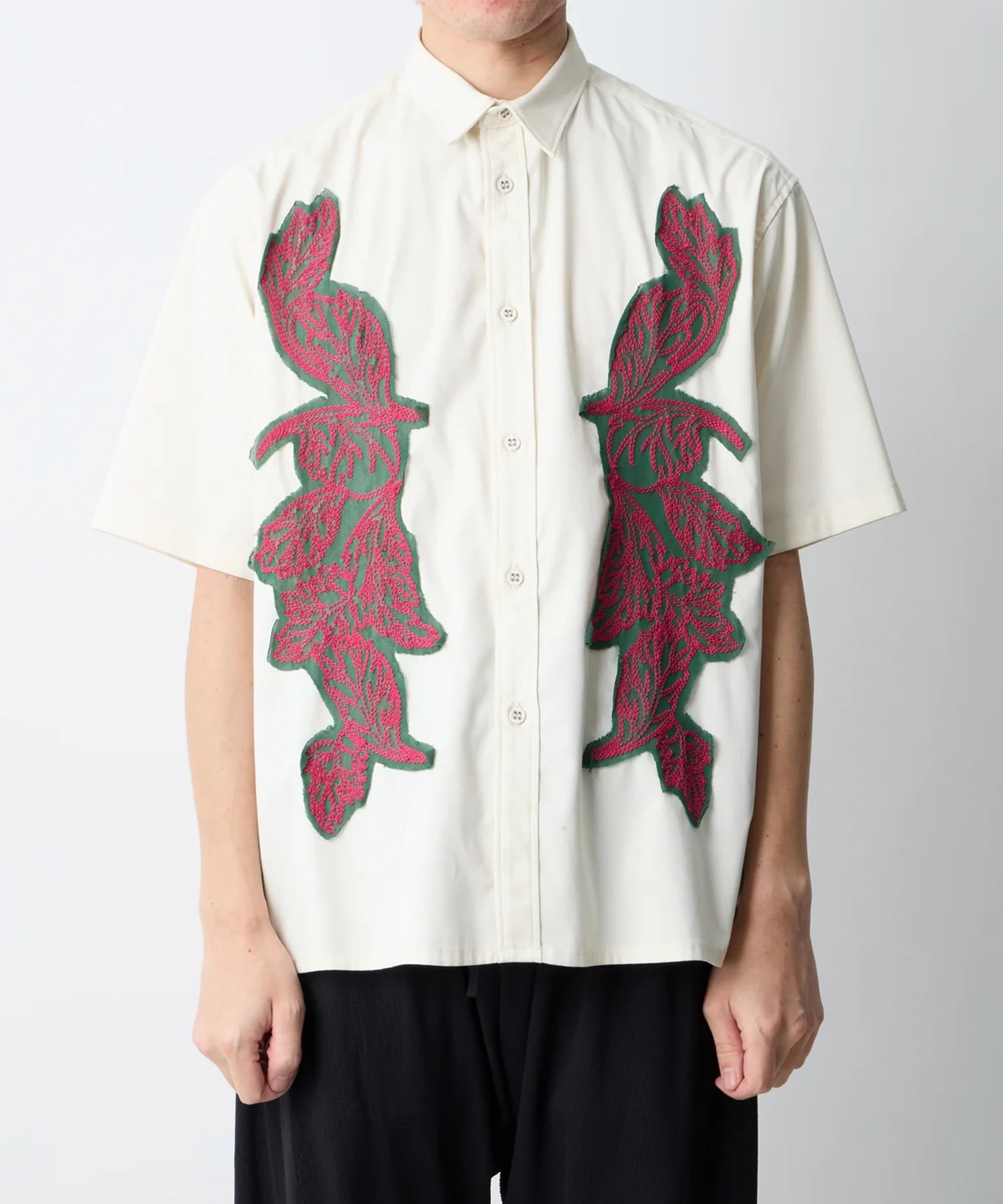 EMBROIDERY SHORT SLEEVE SHIRT