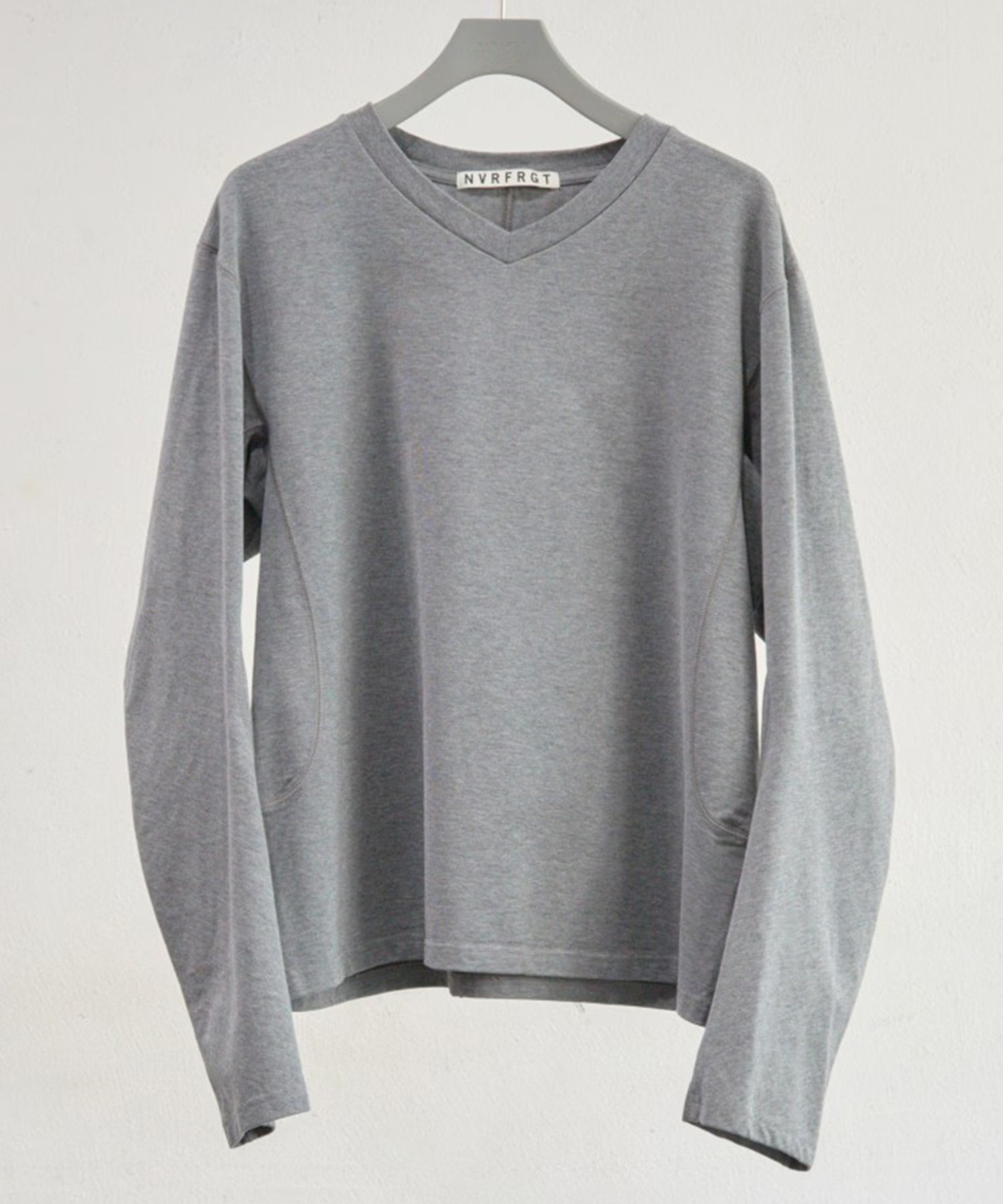 PANELLED V-NECK LONG SLEEVE T-SHIRT