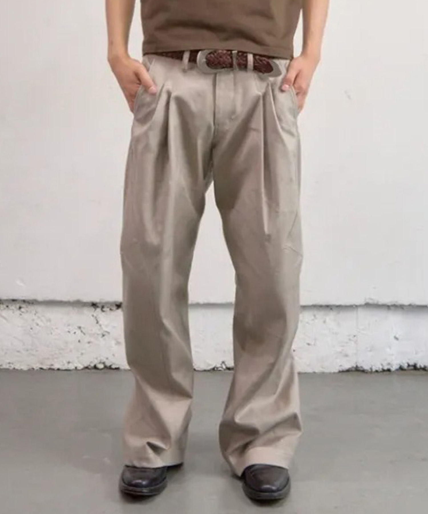 2TUCKED TWISTED TROUSERS