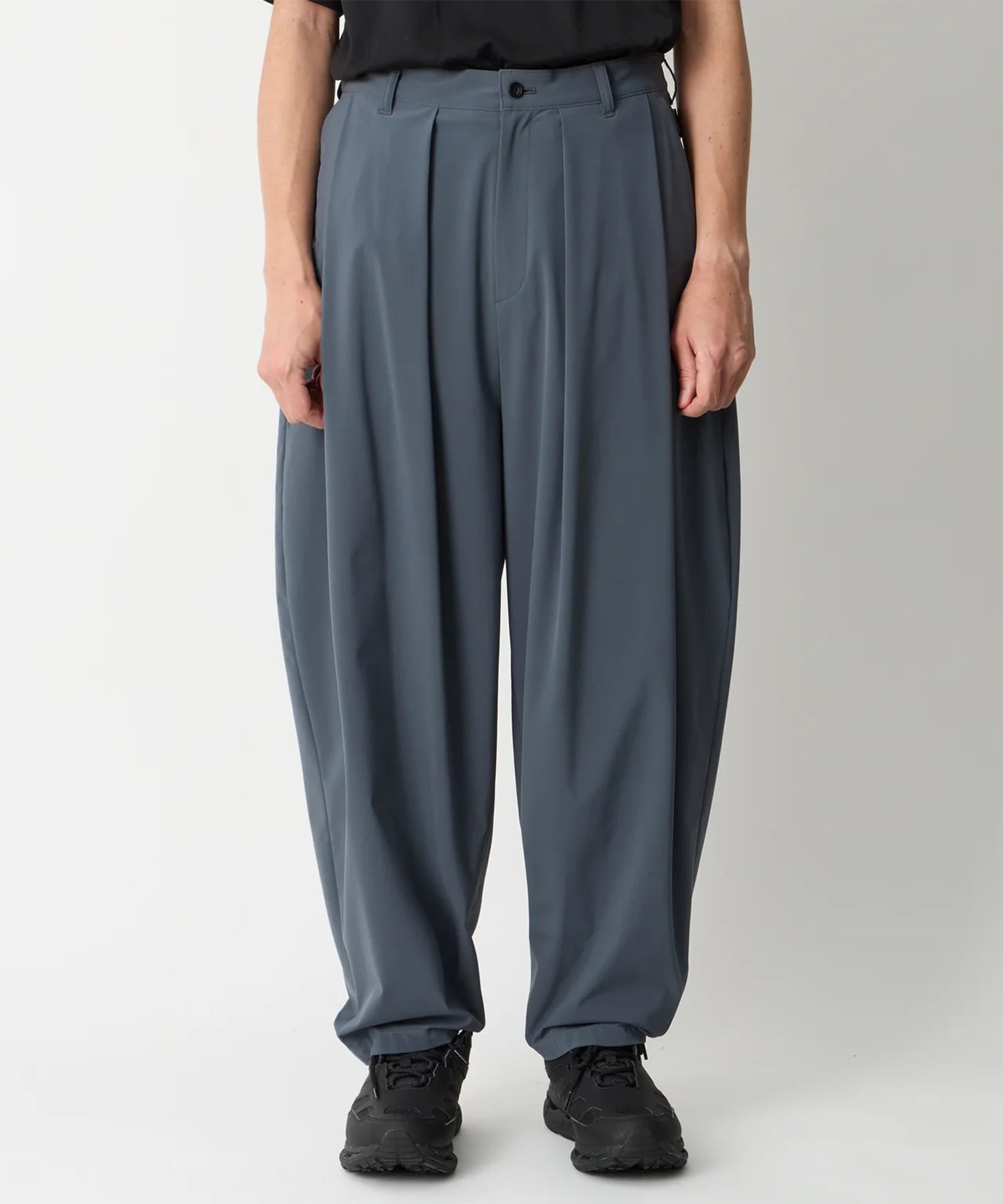 8 TUCK WIDE TAPERED PANTS