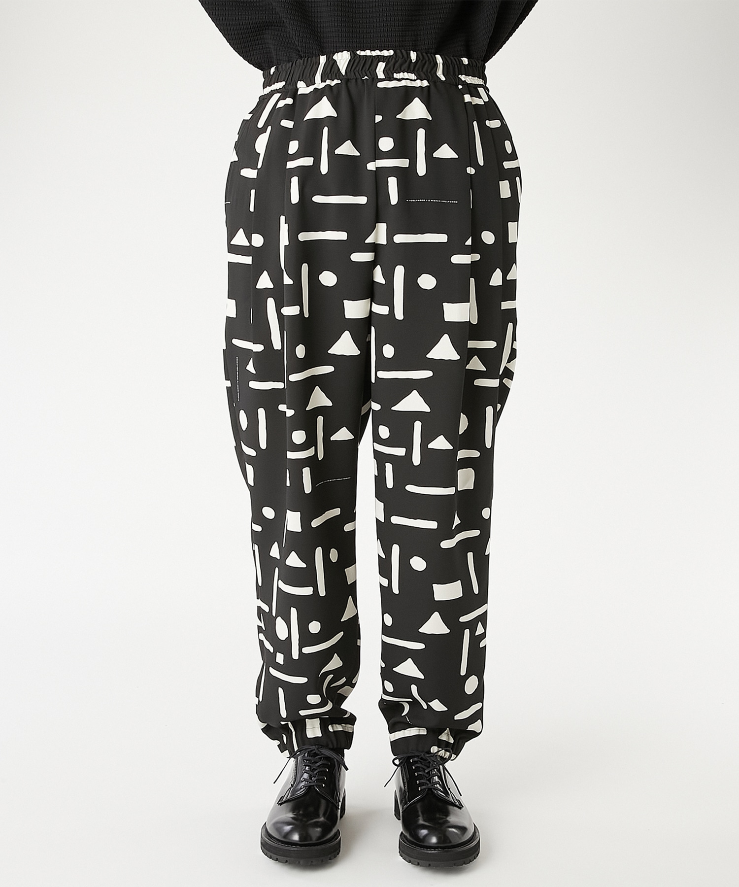 2261-CP20-016 総柄パンツ